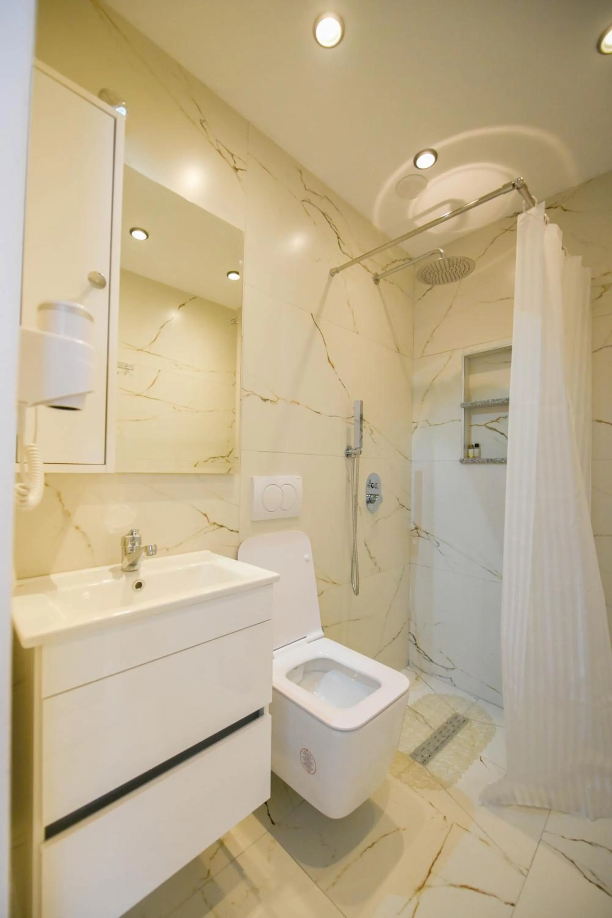 Shower in Hotel Blini