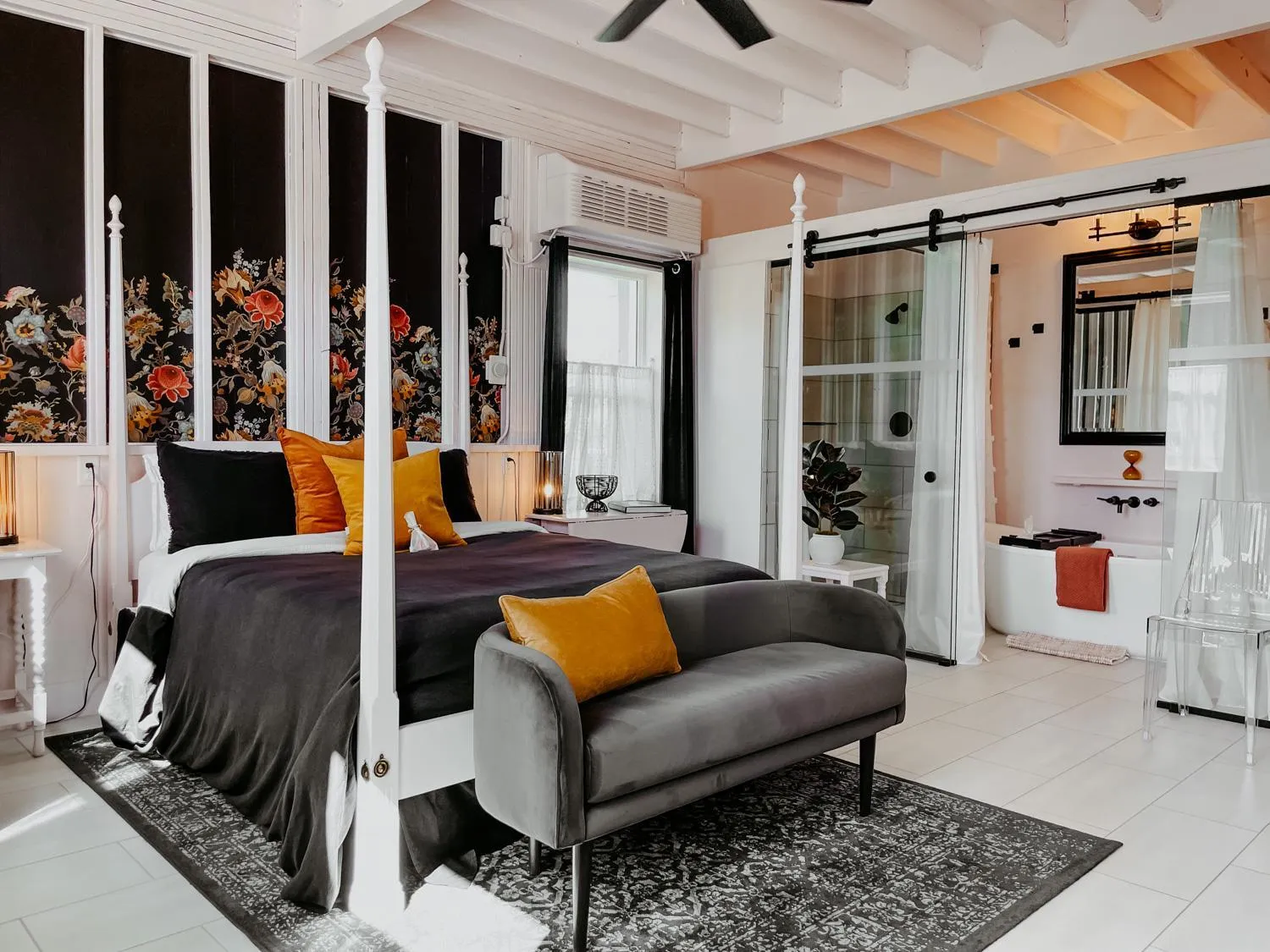 Photo of the whole room in Inn Santa Clara