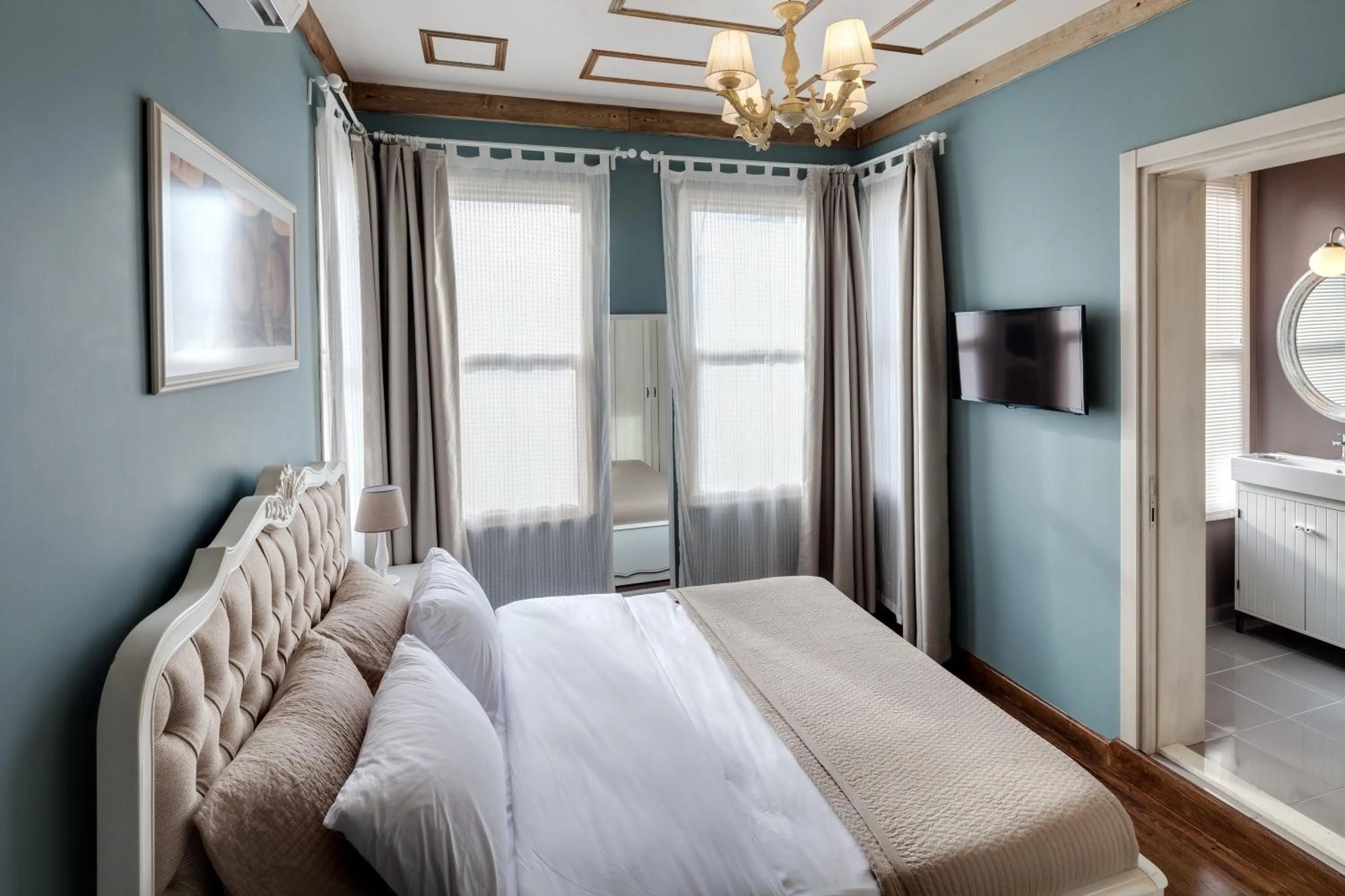 Photo of the whole room, Bed in Loka Suites