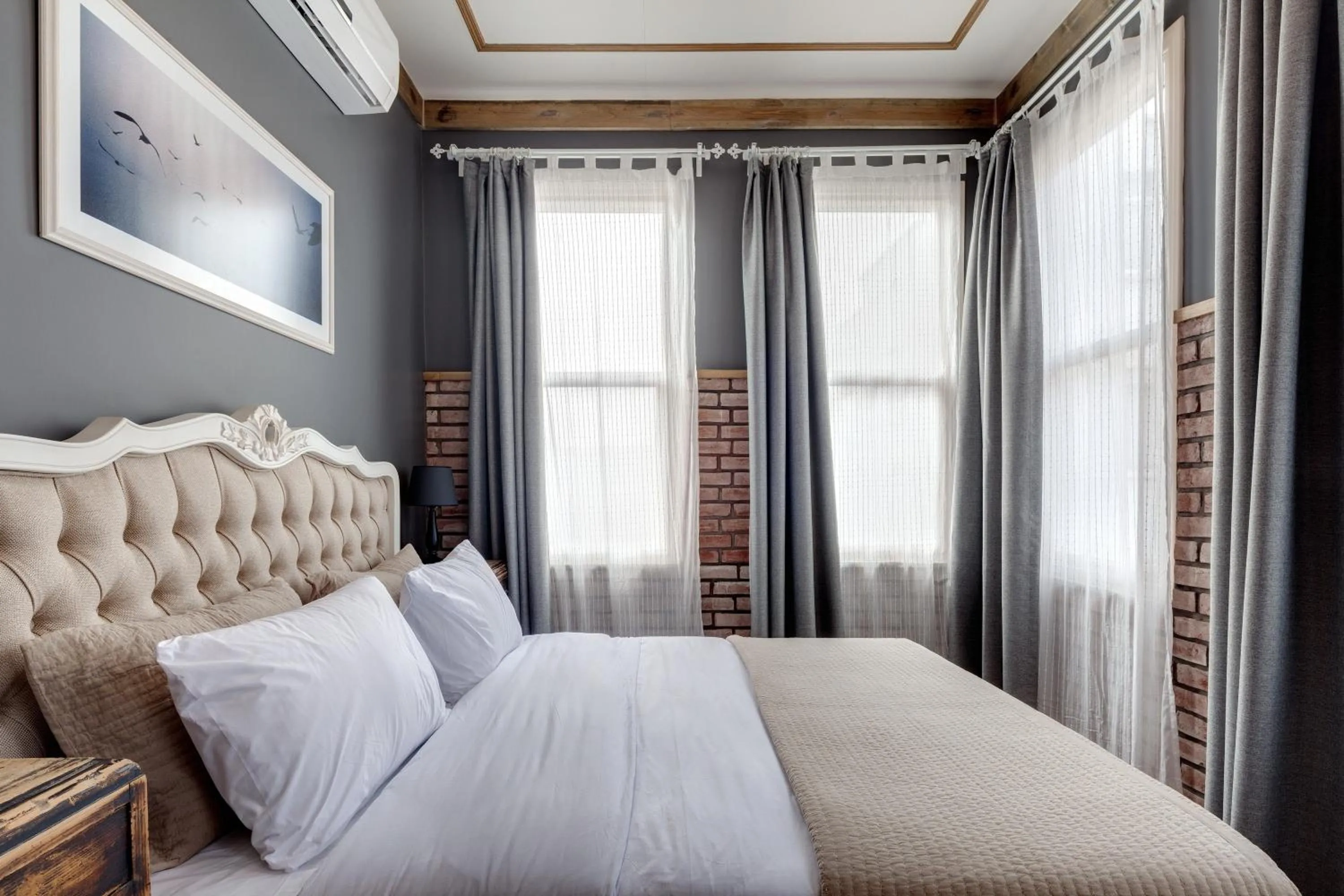 Day, Bed in Loka Suites