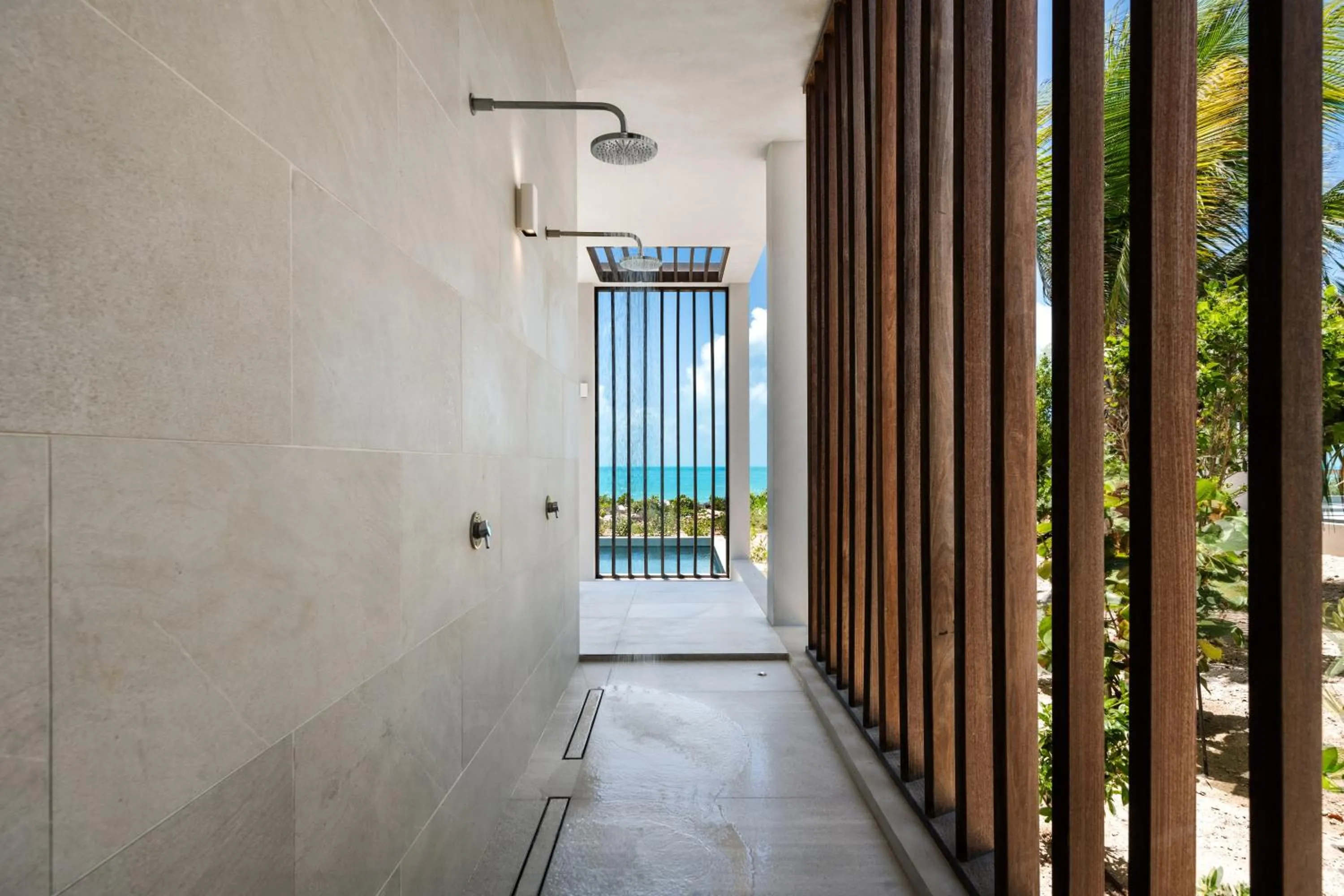 Shower in South Bank