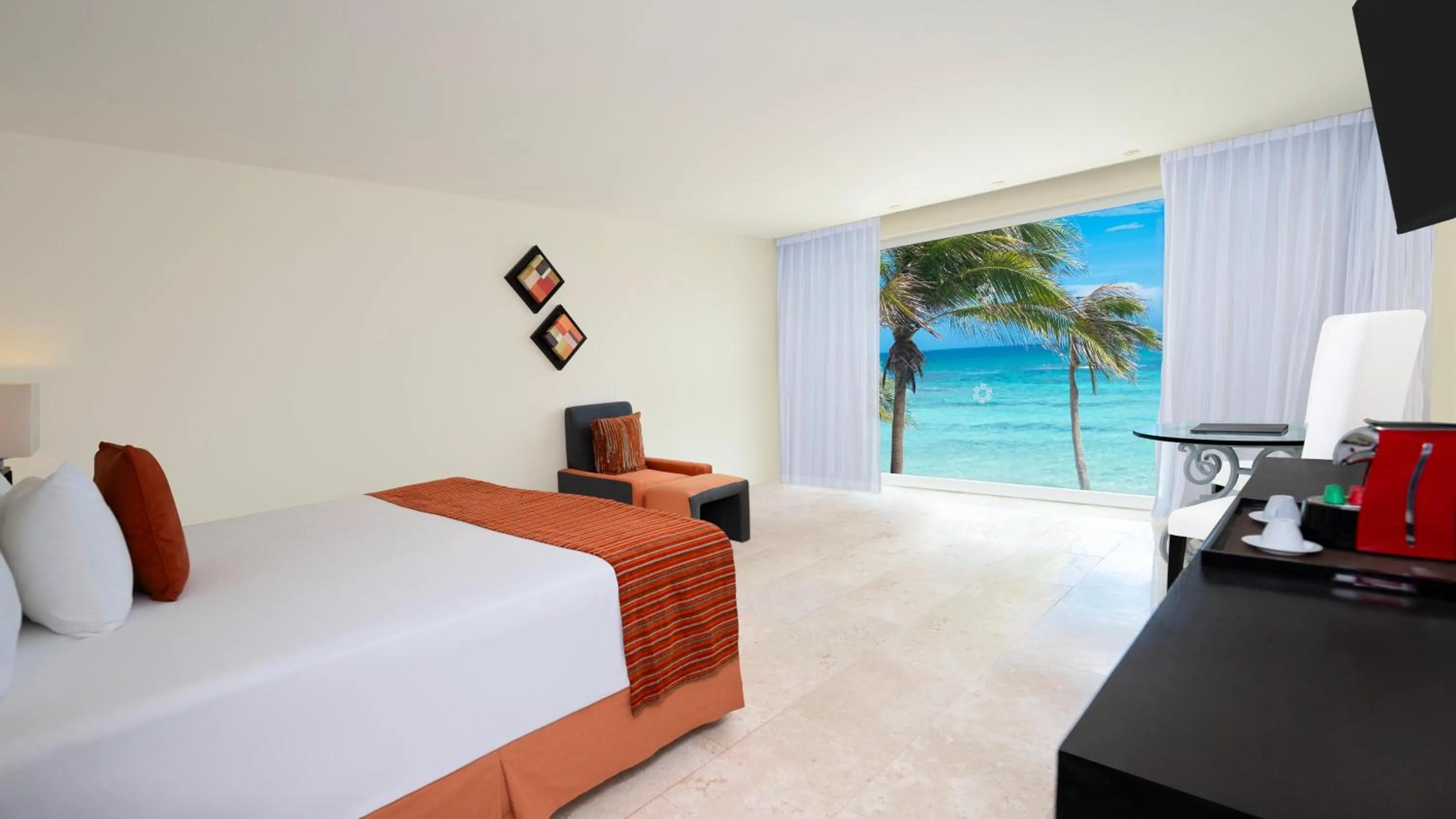 Photo of the whole room, Bed in The Sens Riviera by Oasis