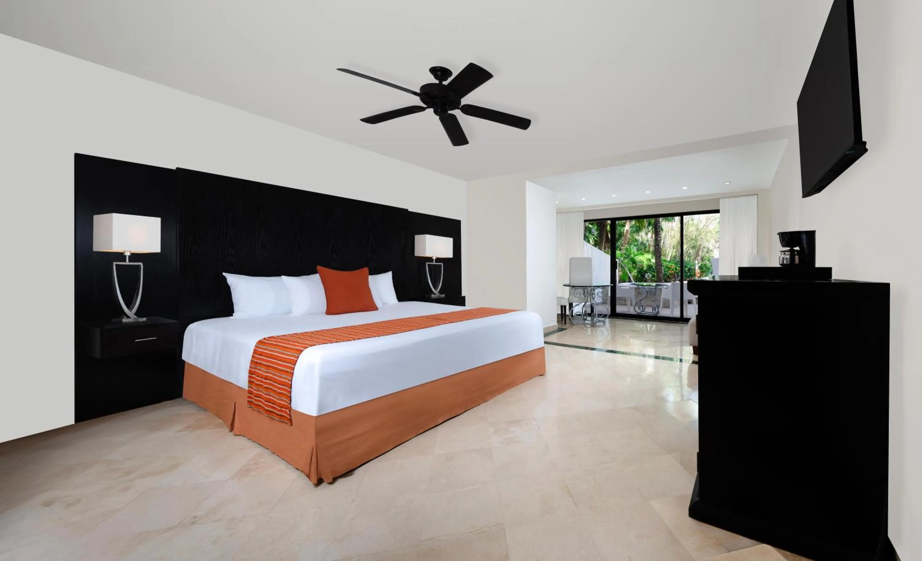 Photo of the whole room, Bed in The Sens Riviera by Oasis