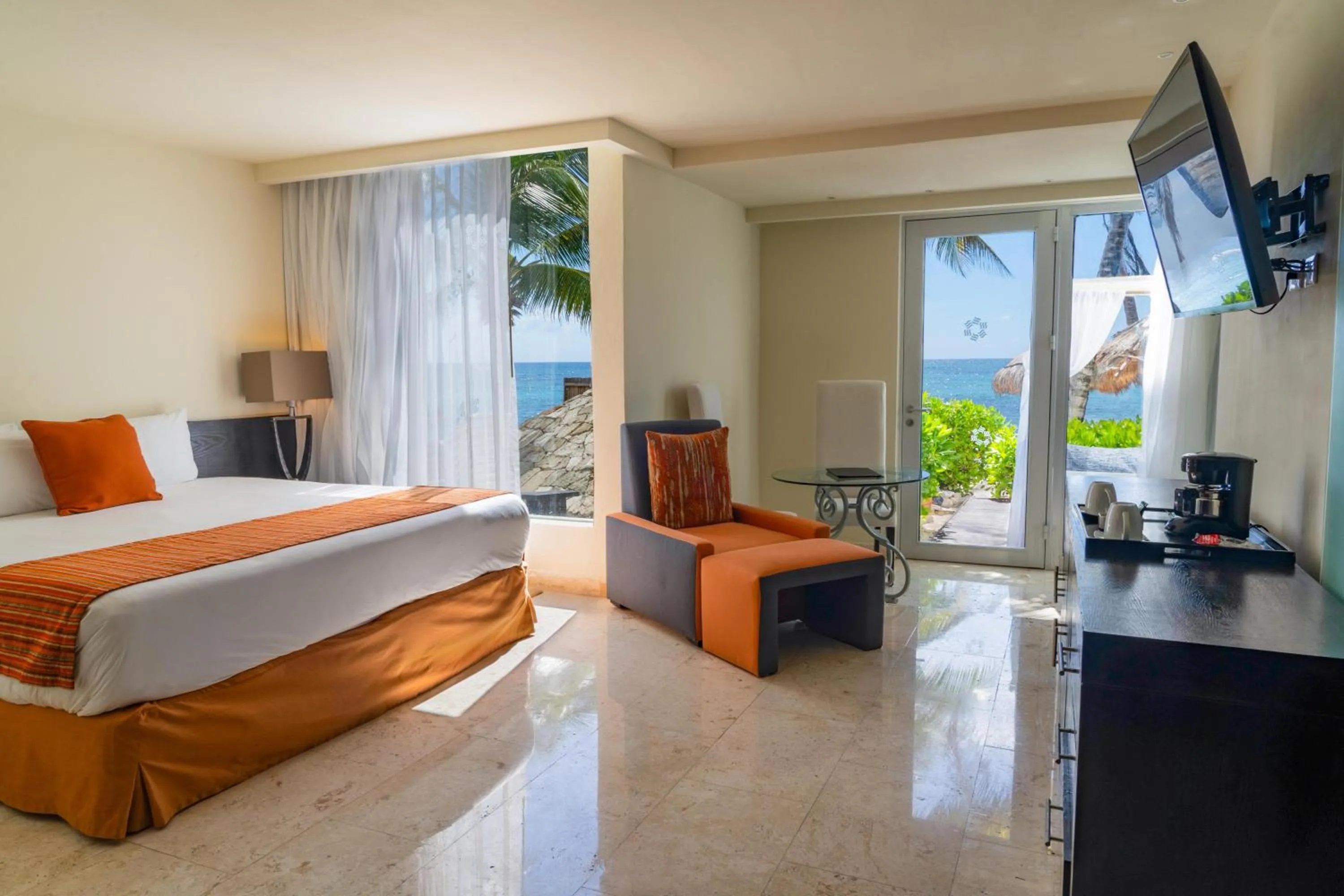 Photo of the whole room, Bed in The Sens Riviera by Oasis