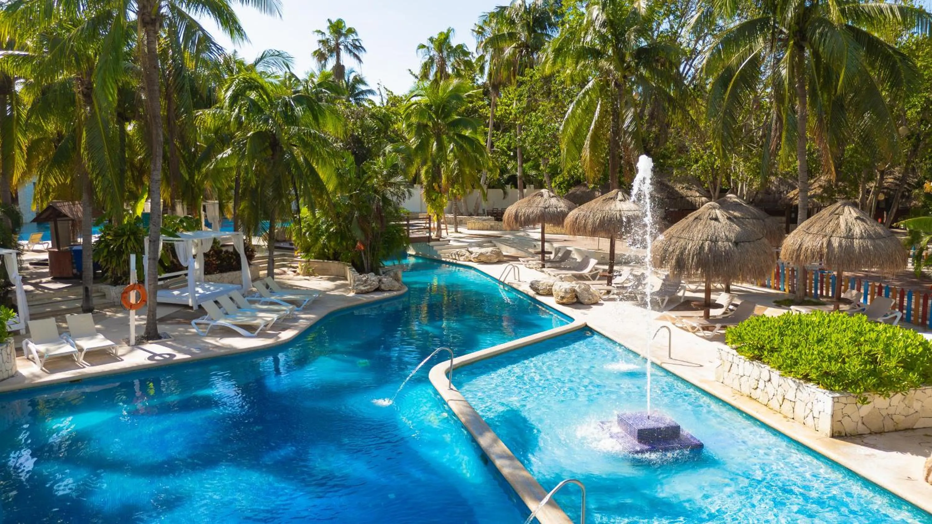 Swimming pool in The Sens Riviera by Oasis