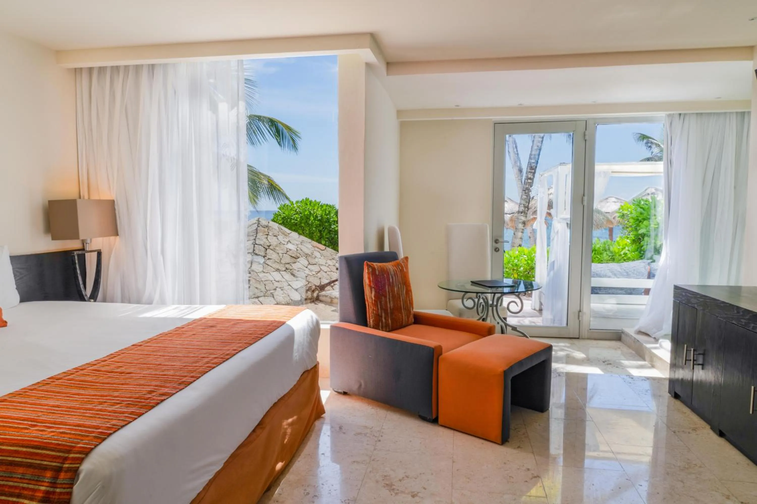 Photo of the whole room, Bed in The Sens Riviera by Oasis