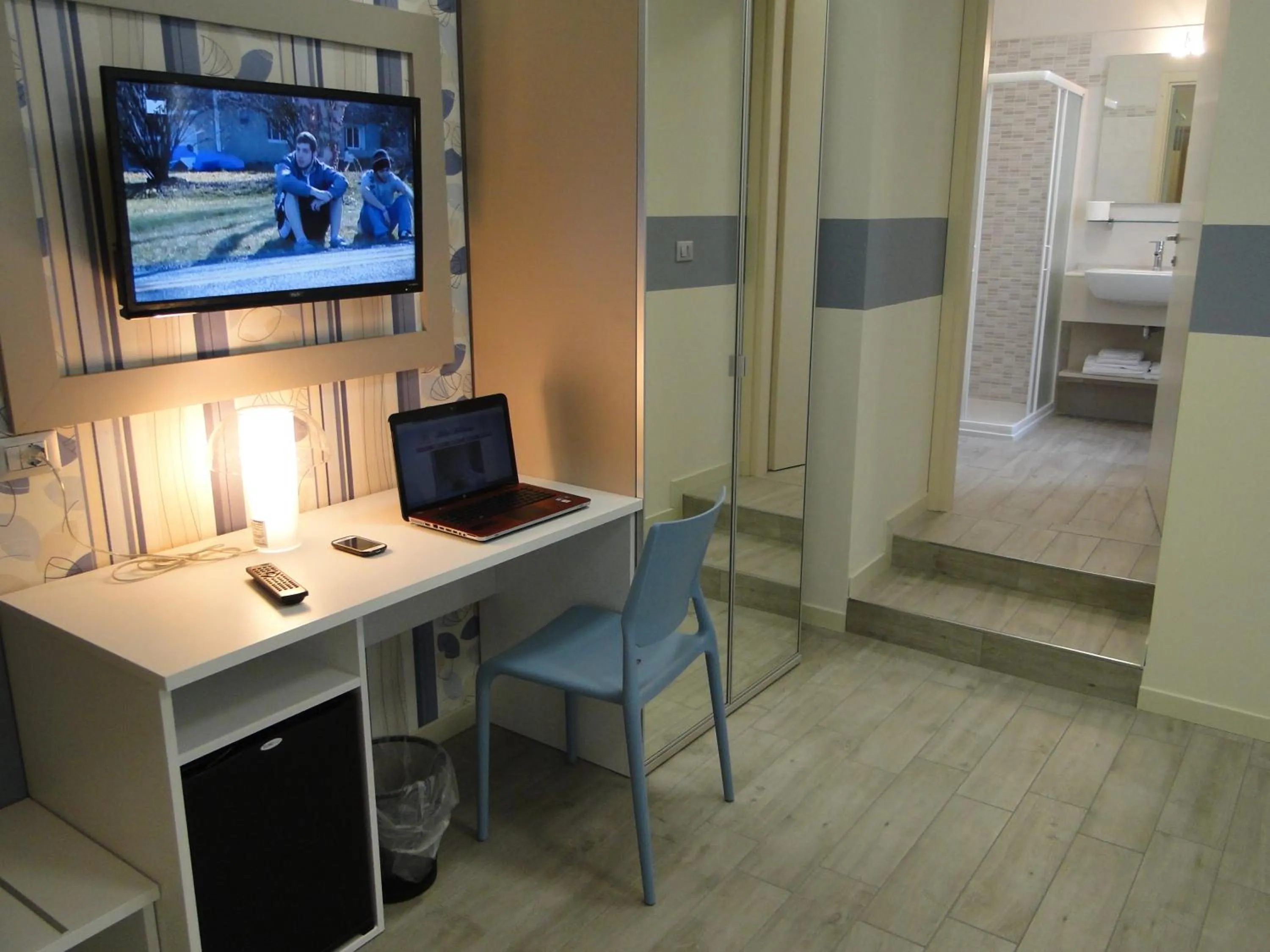 Photo of the whole room in Hotel Moderno