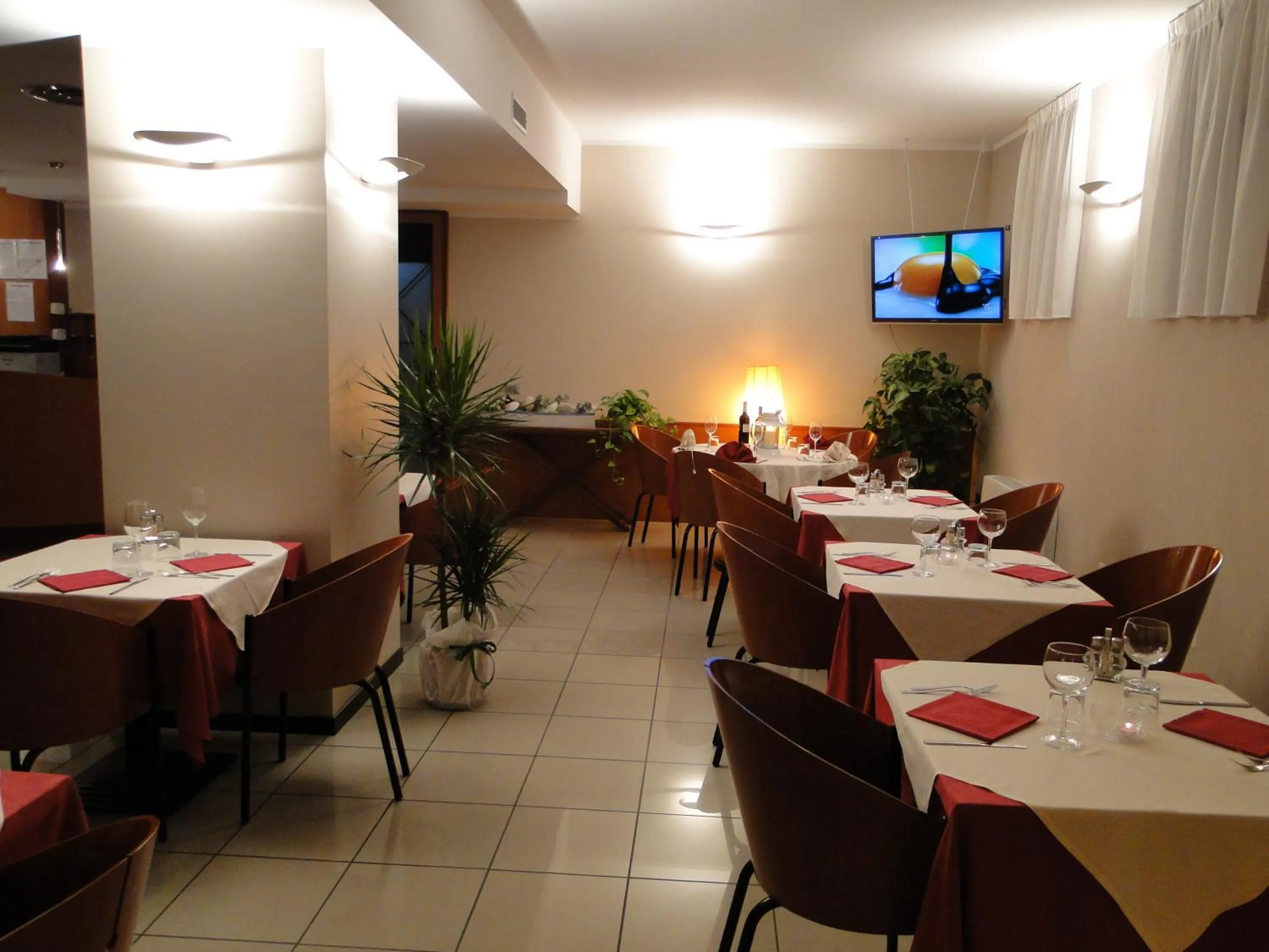 Restaurant/places to eat in Hotel Moderno