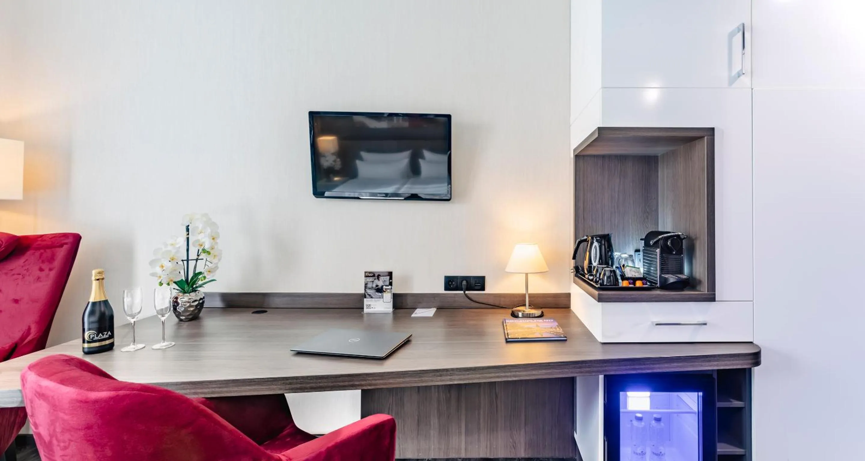 TV and multimedia in PLAZA Premium Grand Winston