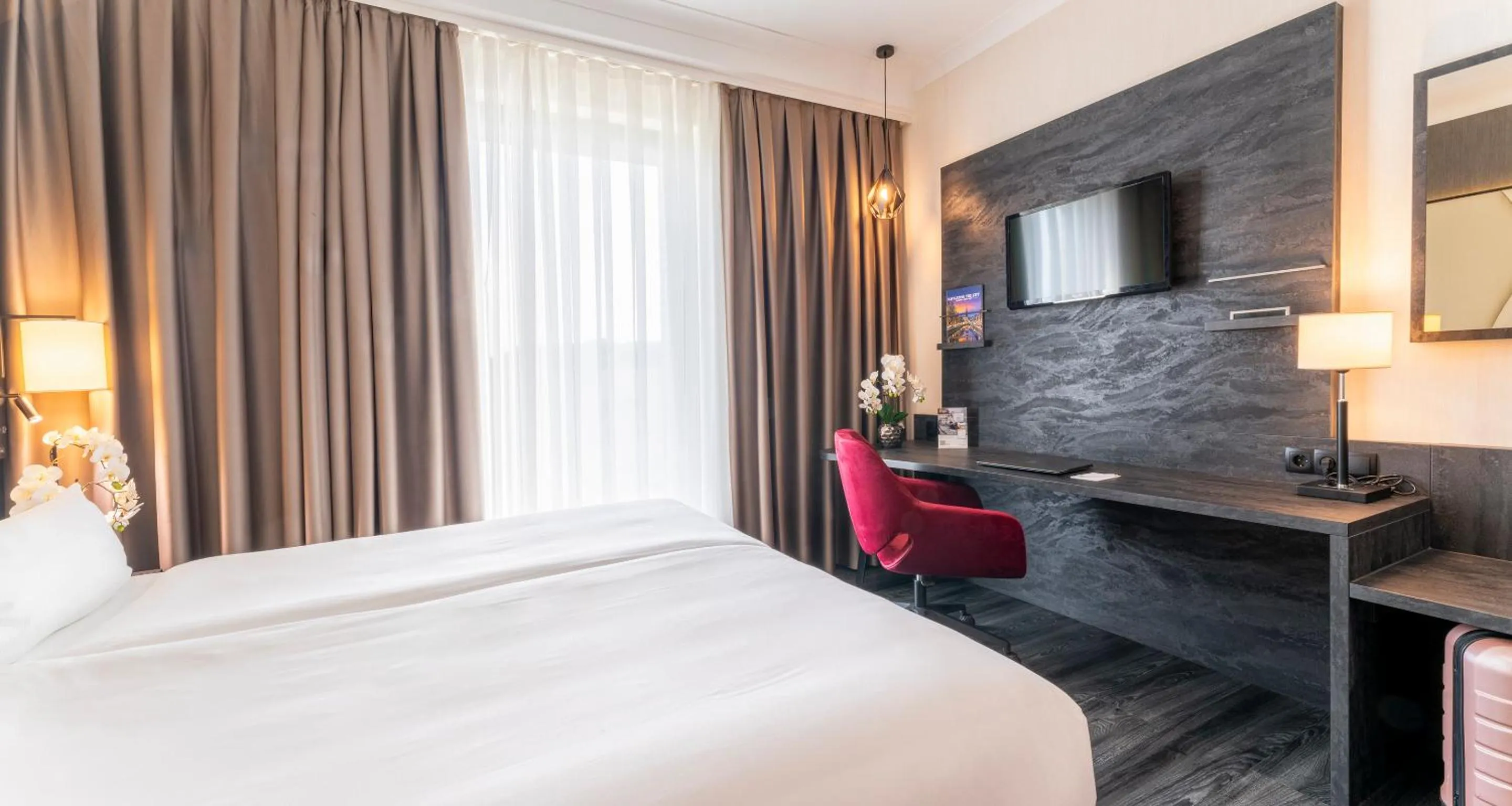 TV and multimedia, Bed in PLAZA Premium Grand Winston