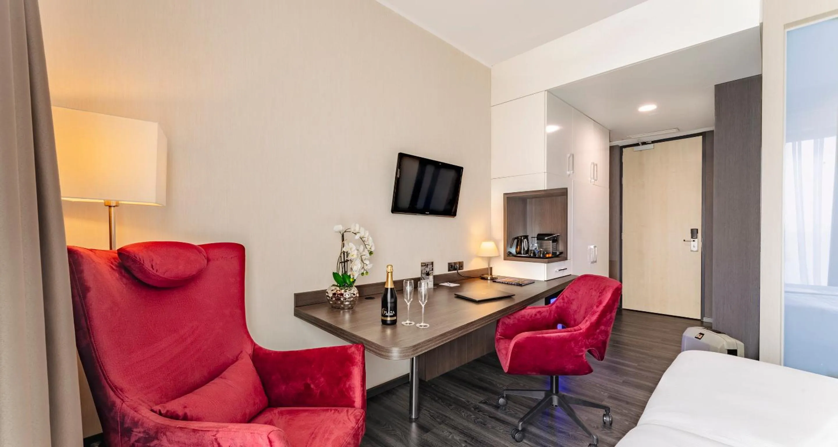 TV and multimedia in PLAZA Premium Grand Winston