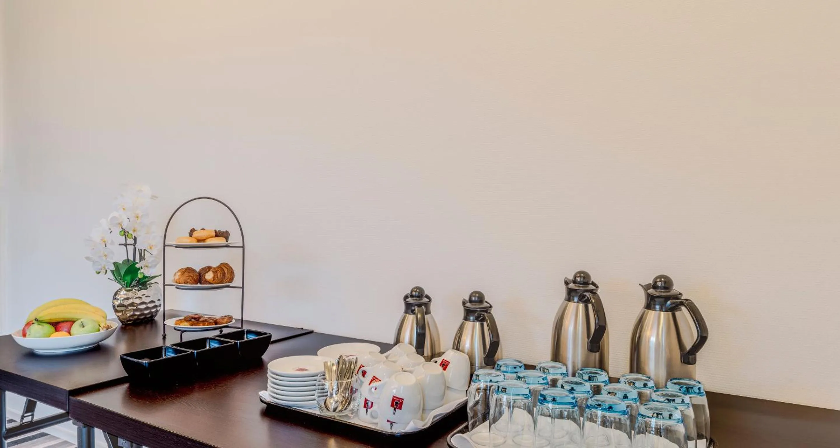 Restaurant/places to eat in PLAZA Premium Grand Winston