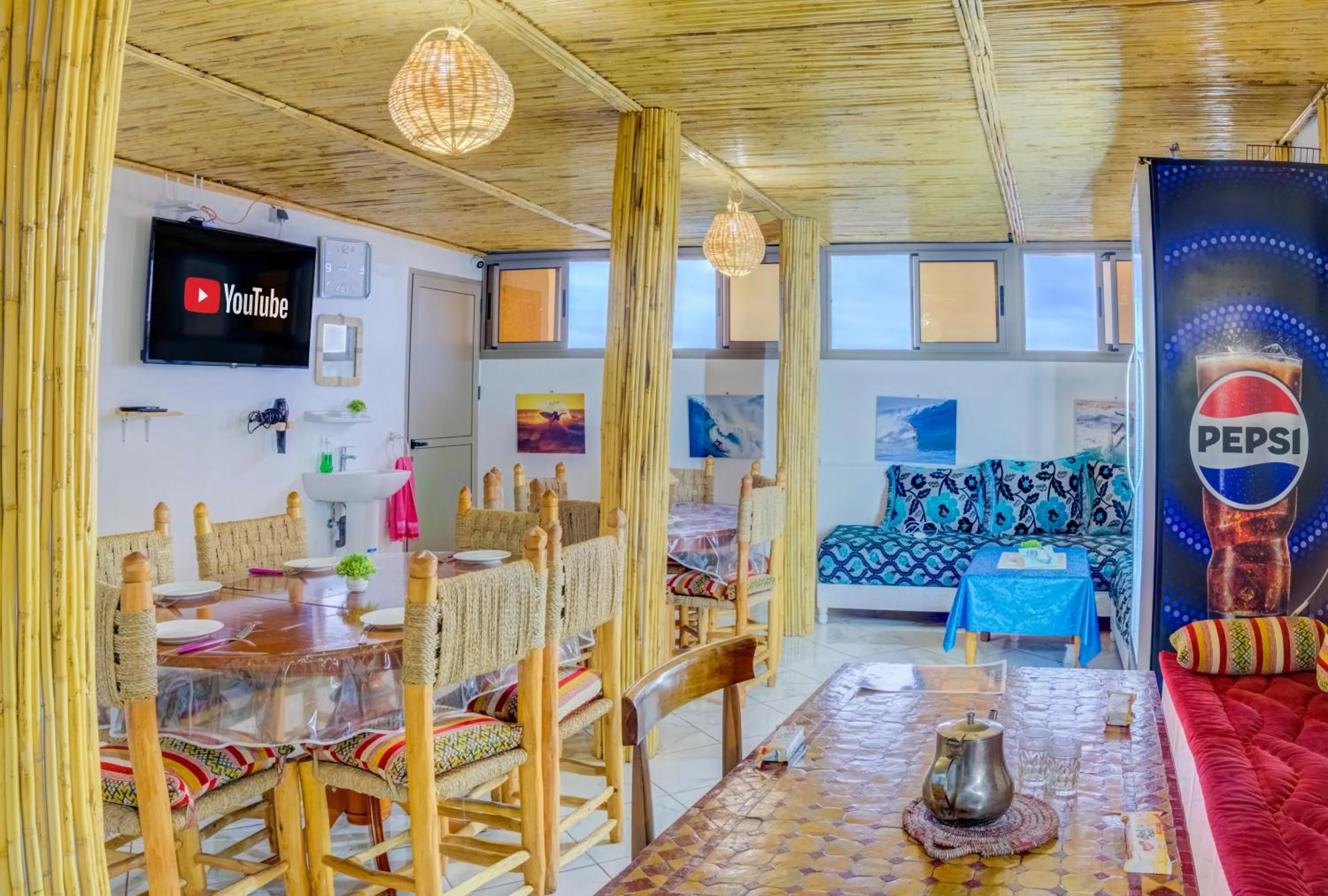 Restaurant/places to eat in Dinosaur Anza Surf House