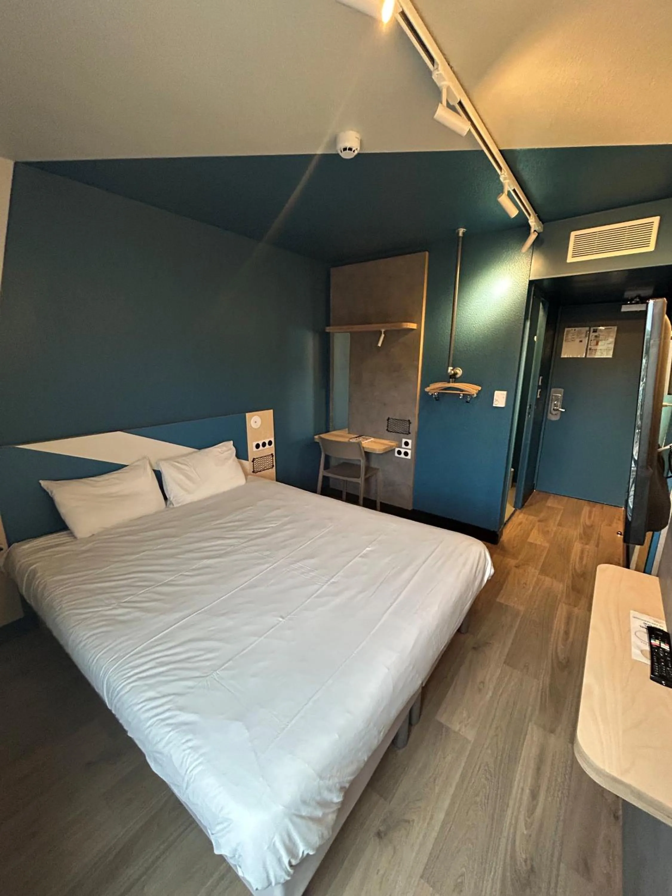 Bedroom, Bed in Ibis Budget Lyon Caluire Cité Internationale