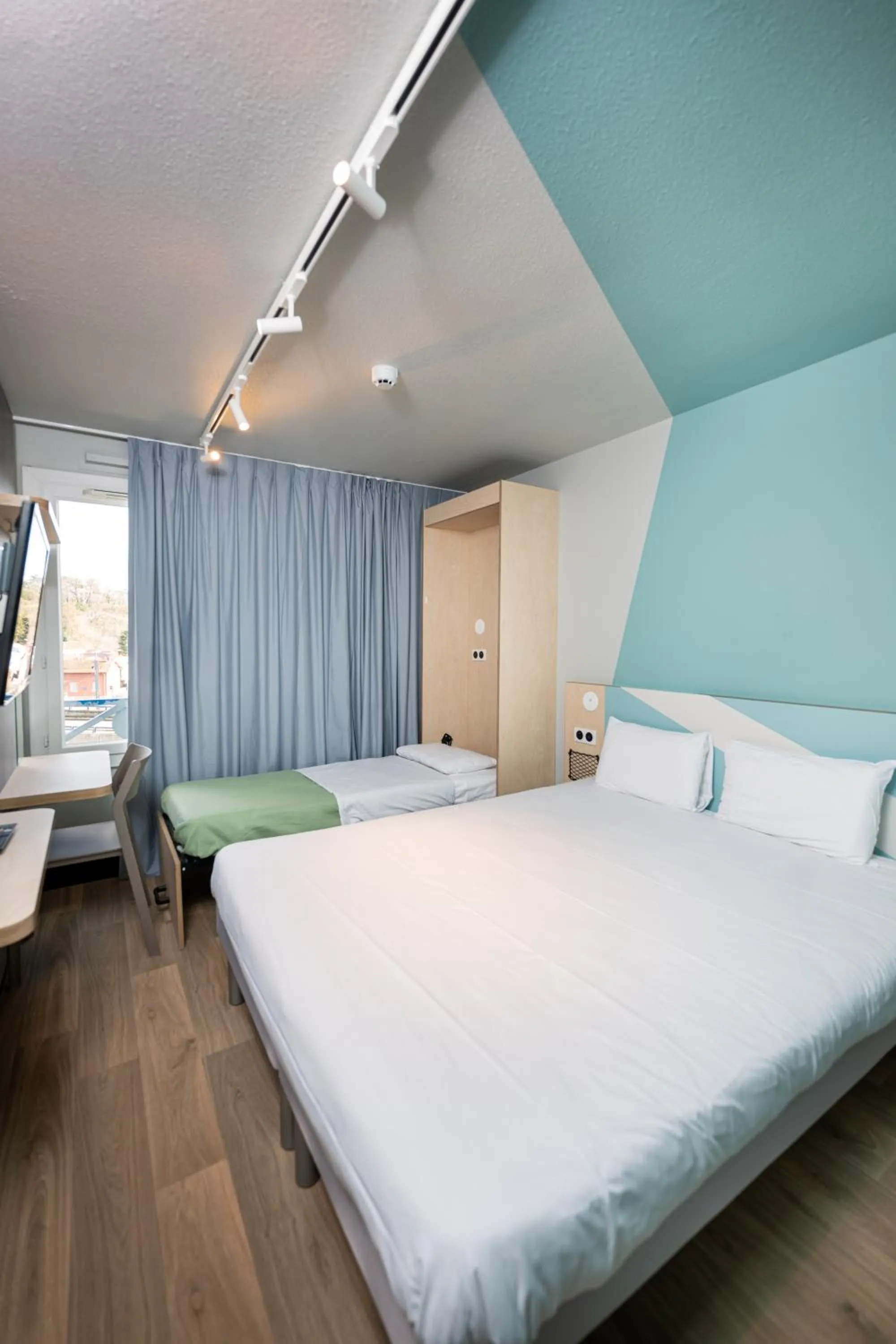 Bed in Ibis Budget Lyon Caluire Cité Internationale