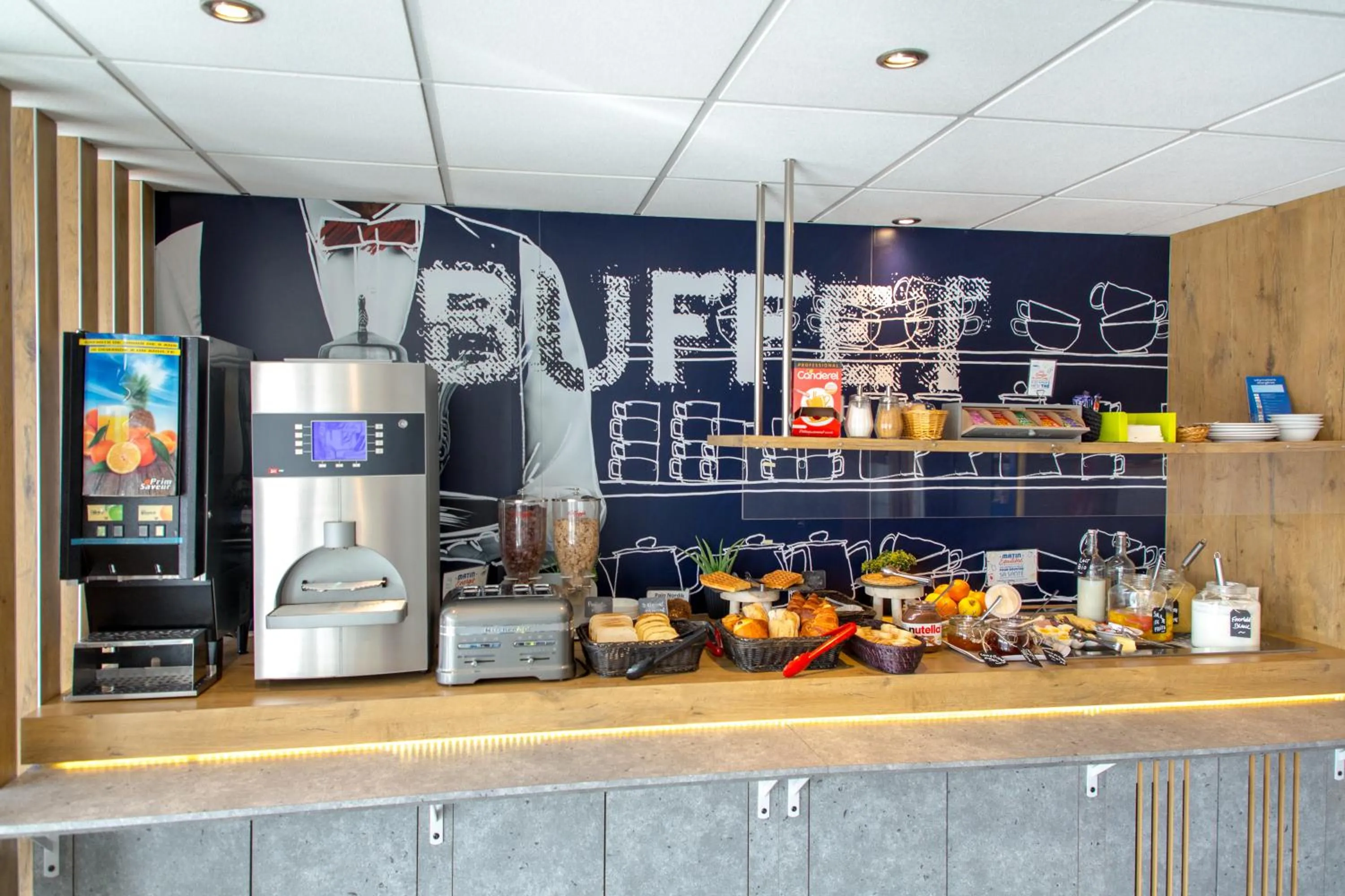 Buffet breakfast in Ibis Budget Fréjus St Raphaël centre