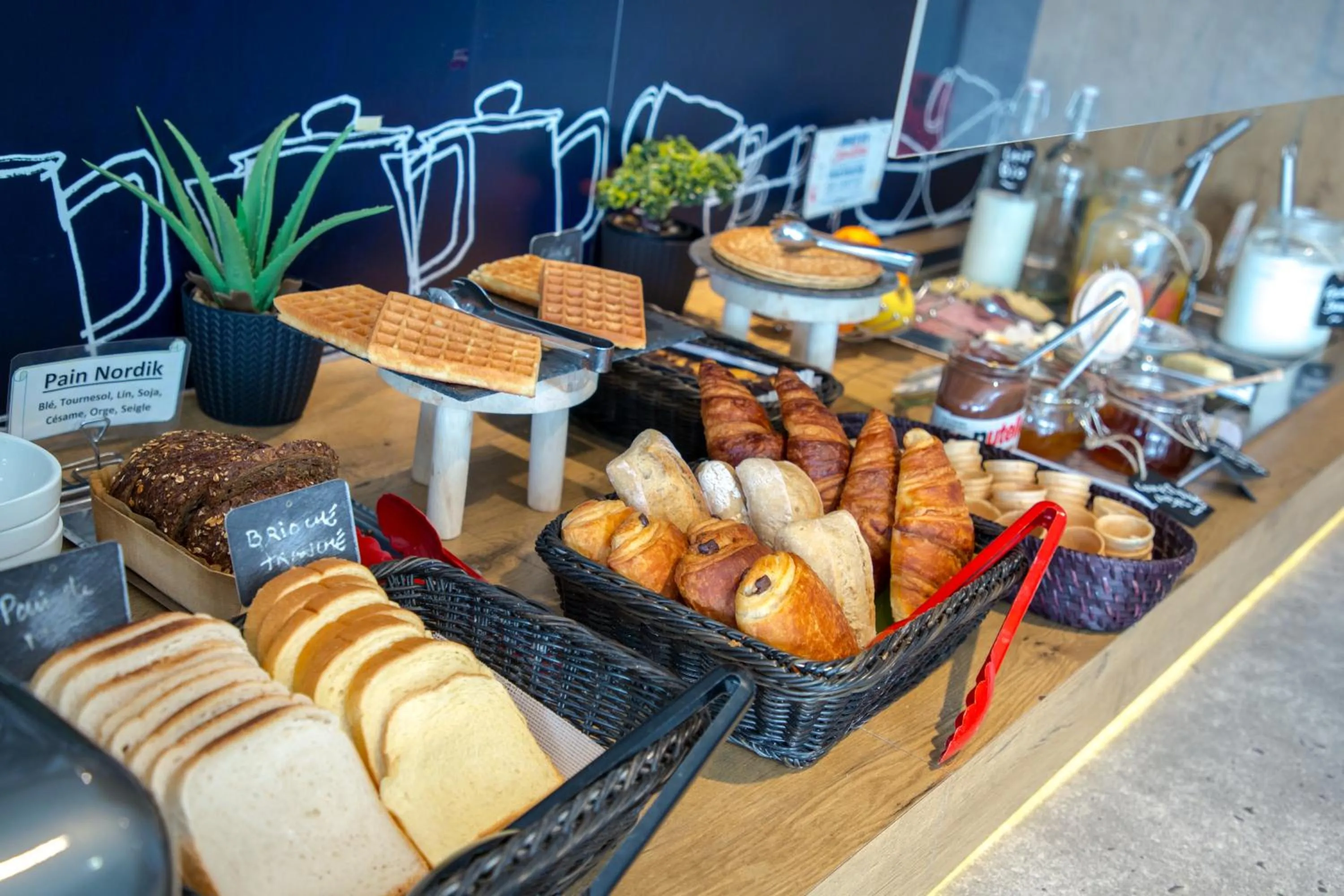 Buffet breakfast in Ibis Budget Fréjus St Raphaël centre