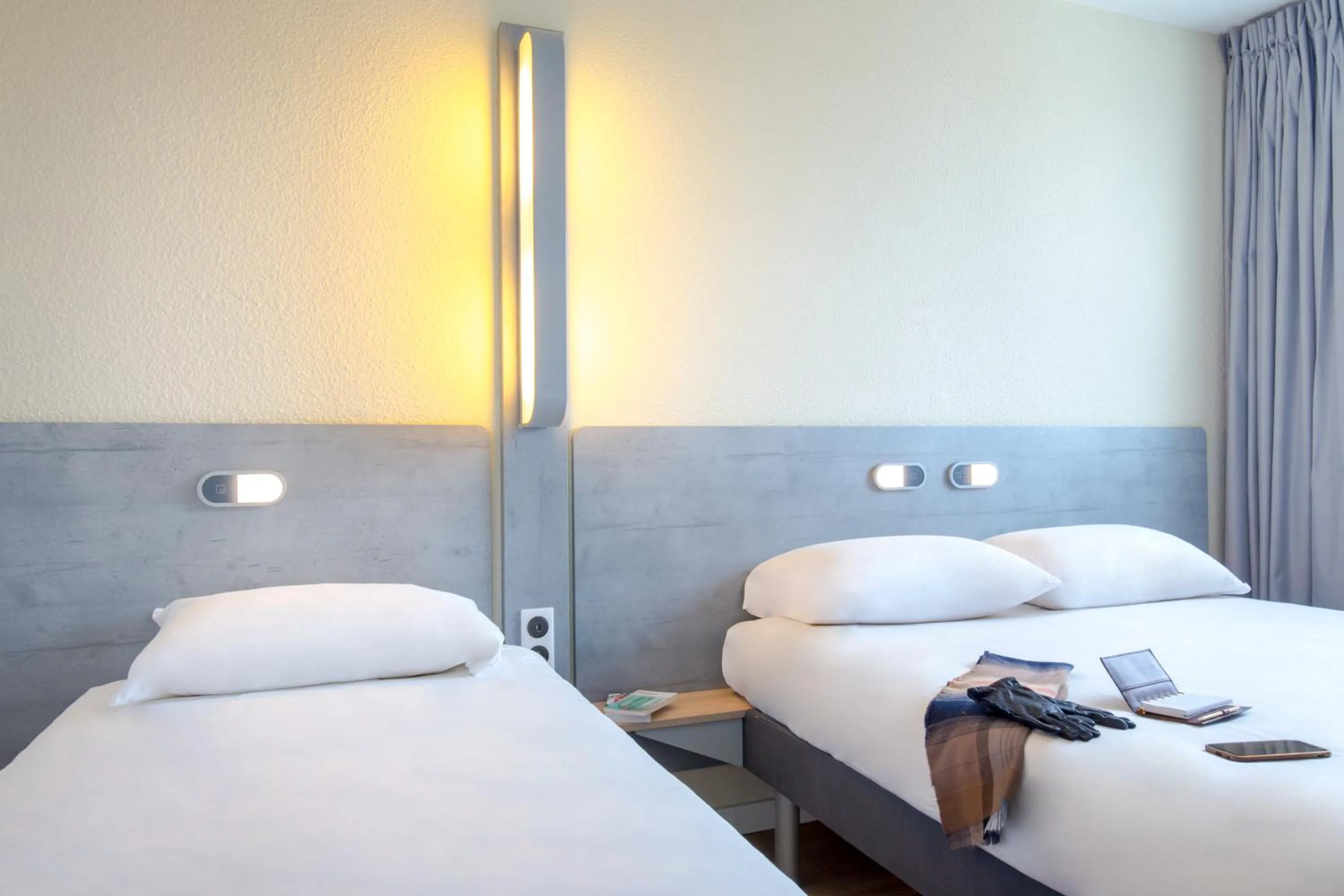 Bedroom, Bed in Ibis Budget Fréjus St Raphaël centre