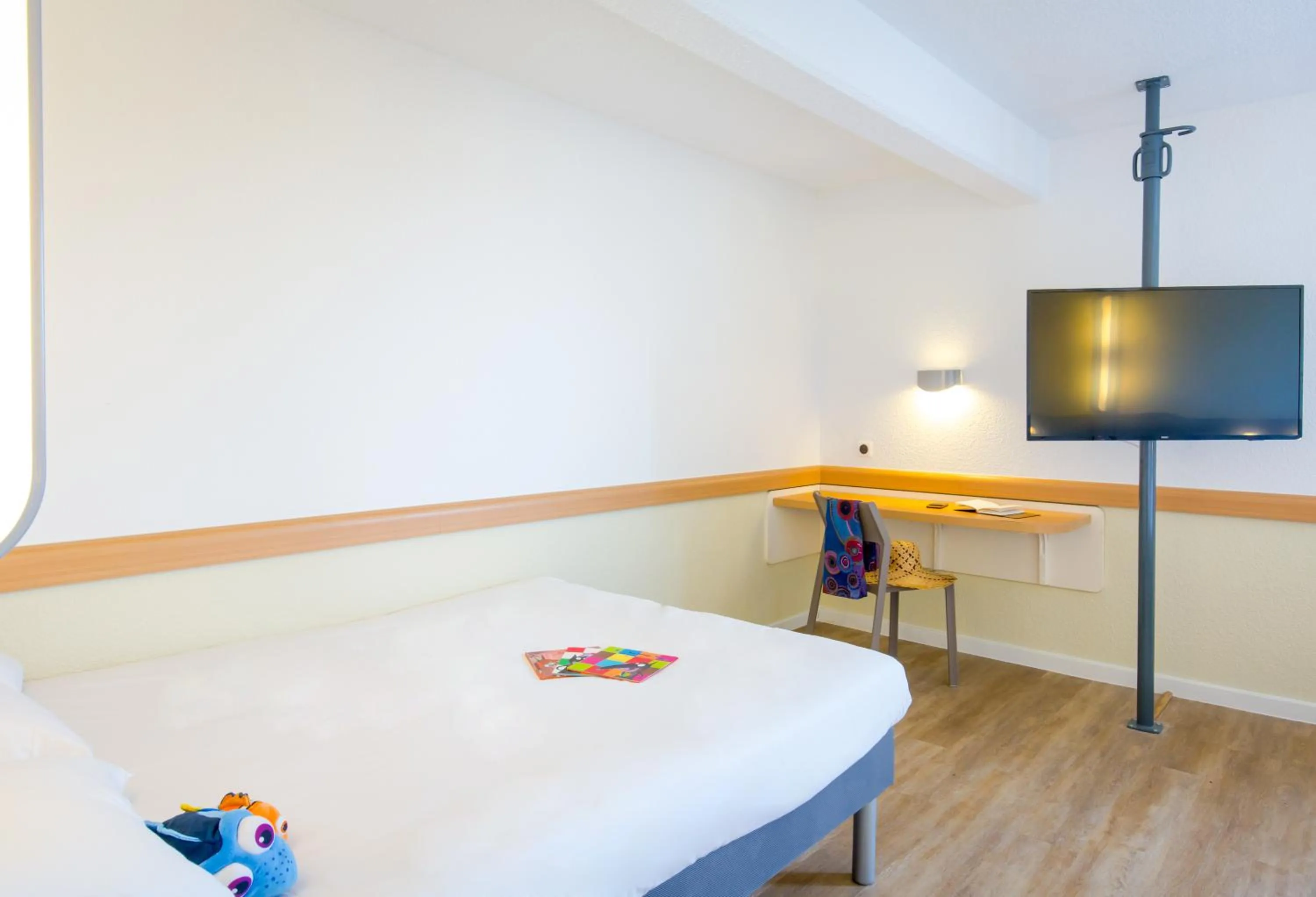 Bedroom, Bed in Ibis Budget Fréjus St Raphaël centre