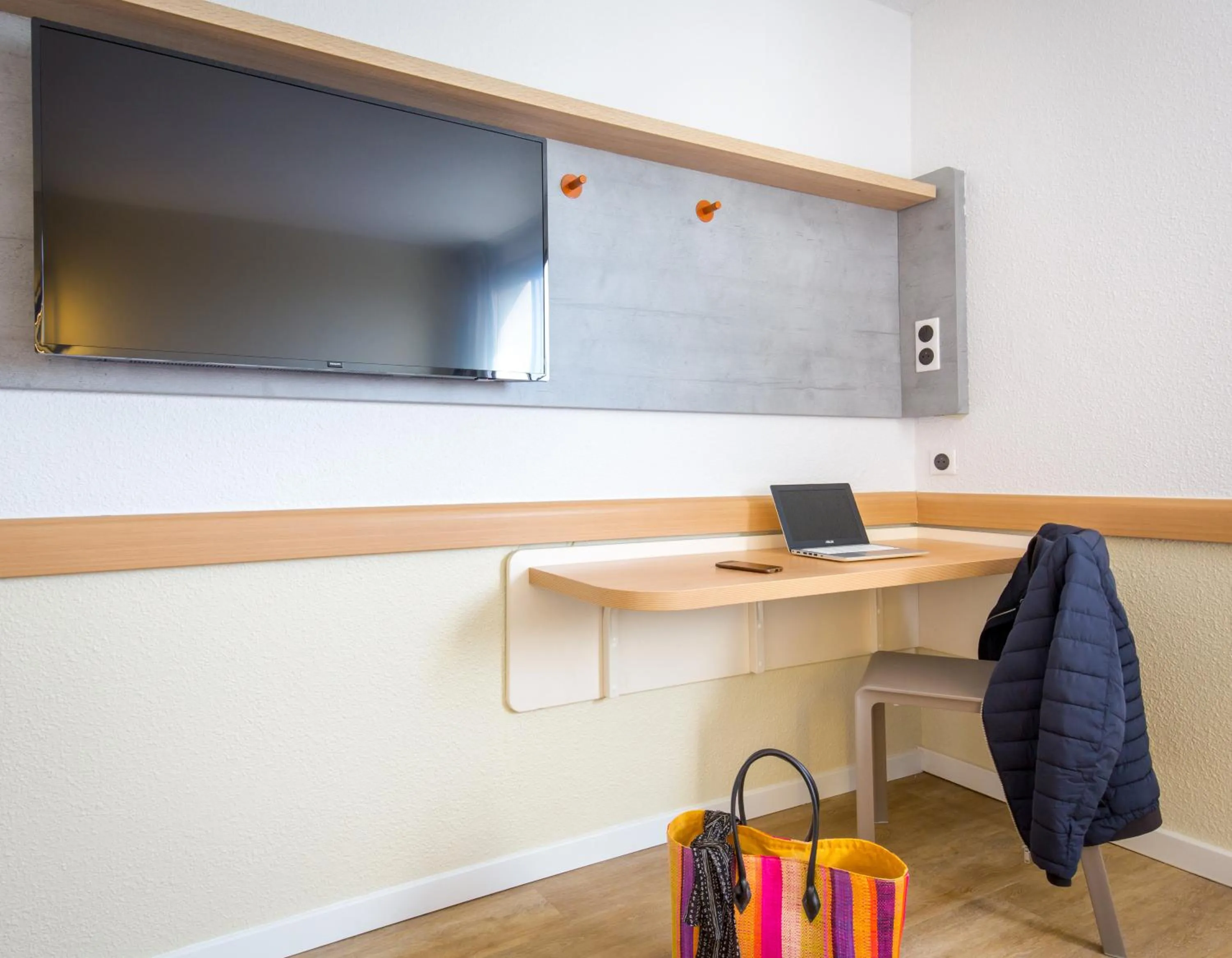 TV and multimedia in Ibis Budget Fréjus St Raphaël centre