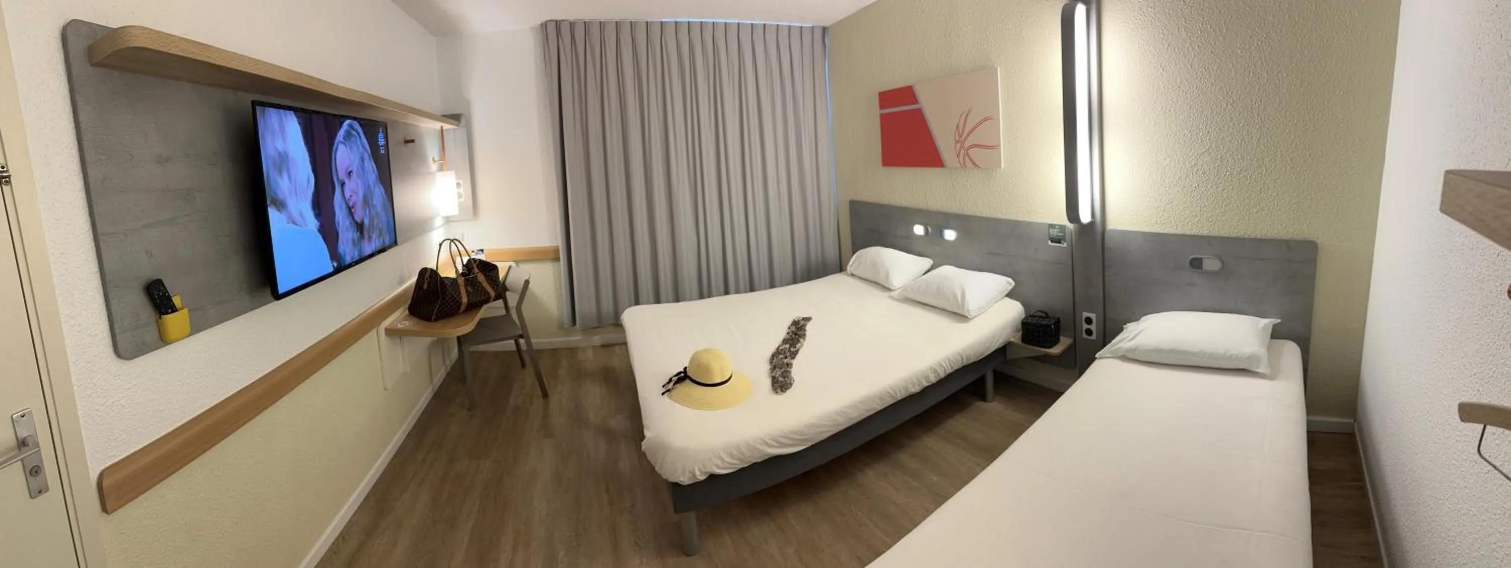 Photo of the whole room, Bed in Ibis Budget Fréjus St Raphaël centre