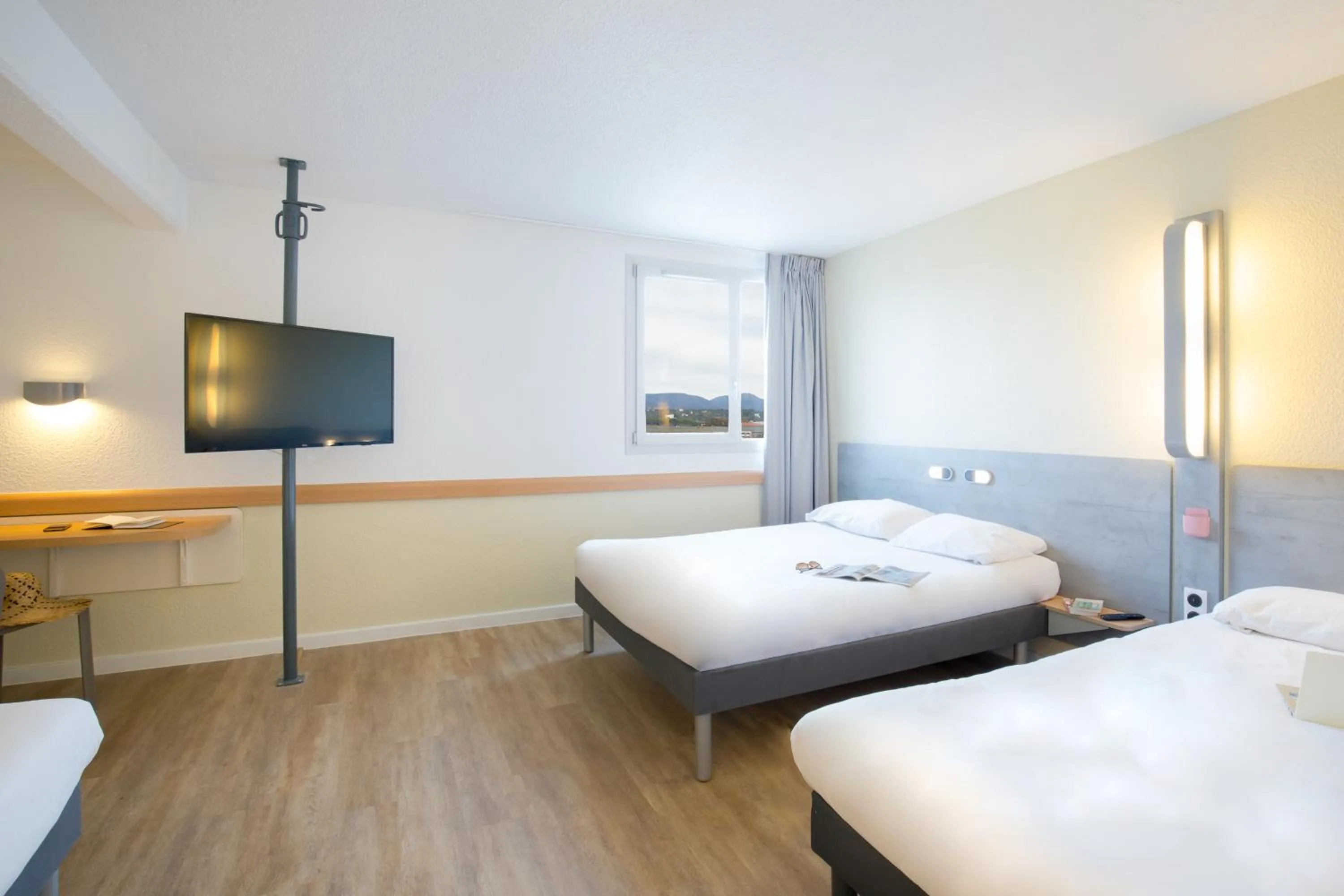 TV and multimedia, Bed in Ibis Budget Fréjus St Raphaël centre