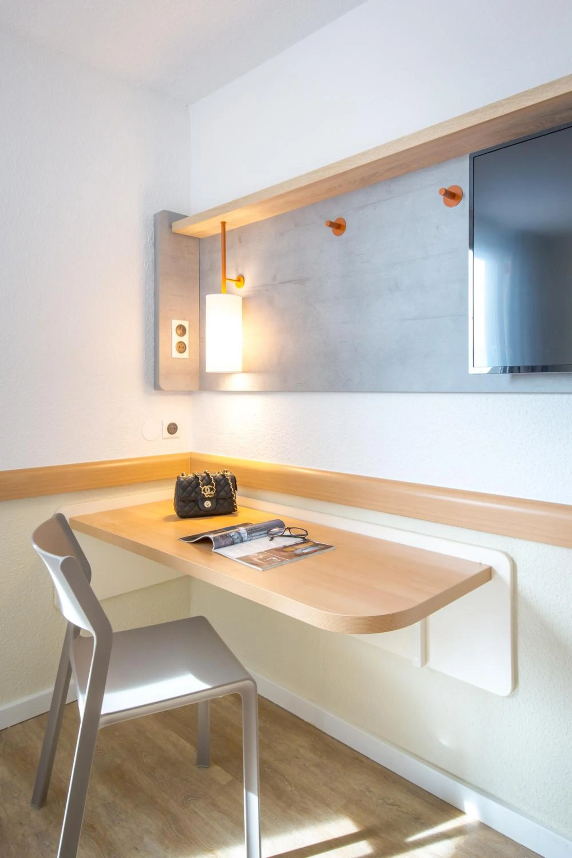 TV and multimedia in Ibis Budget Fréjus St Raphaël centre