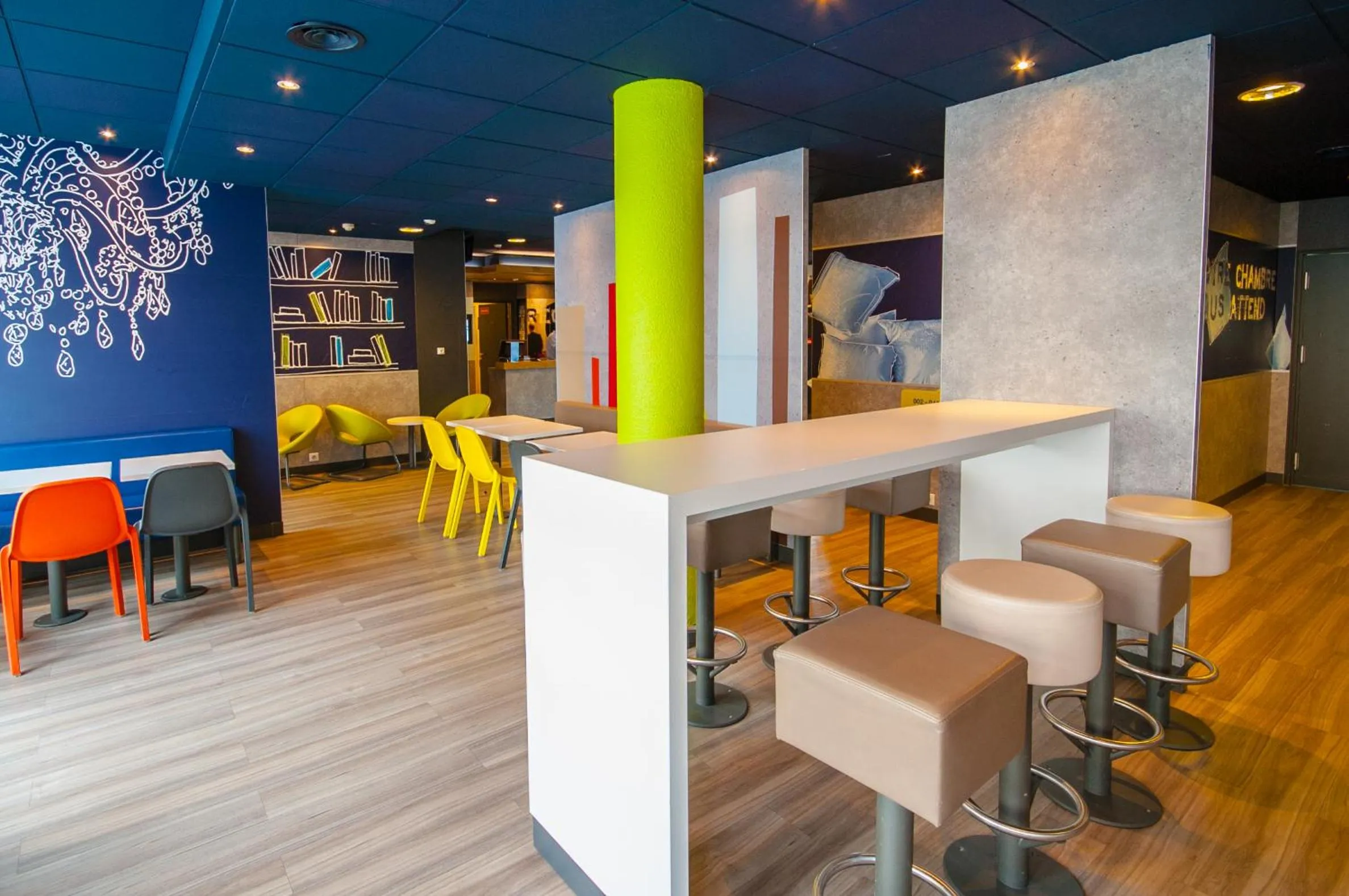 Restaurant/places to eat in ibis Budget Courbevoie Paris La Défense