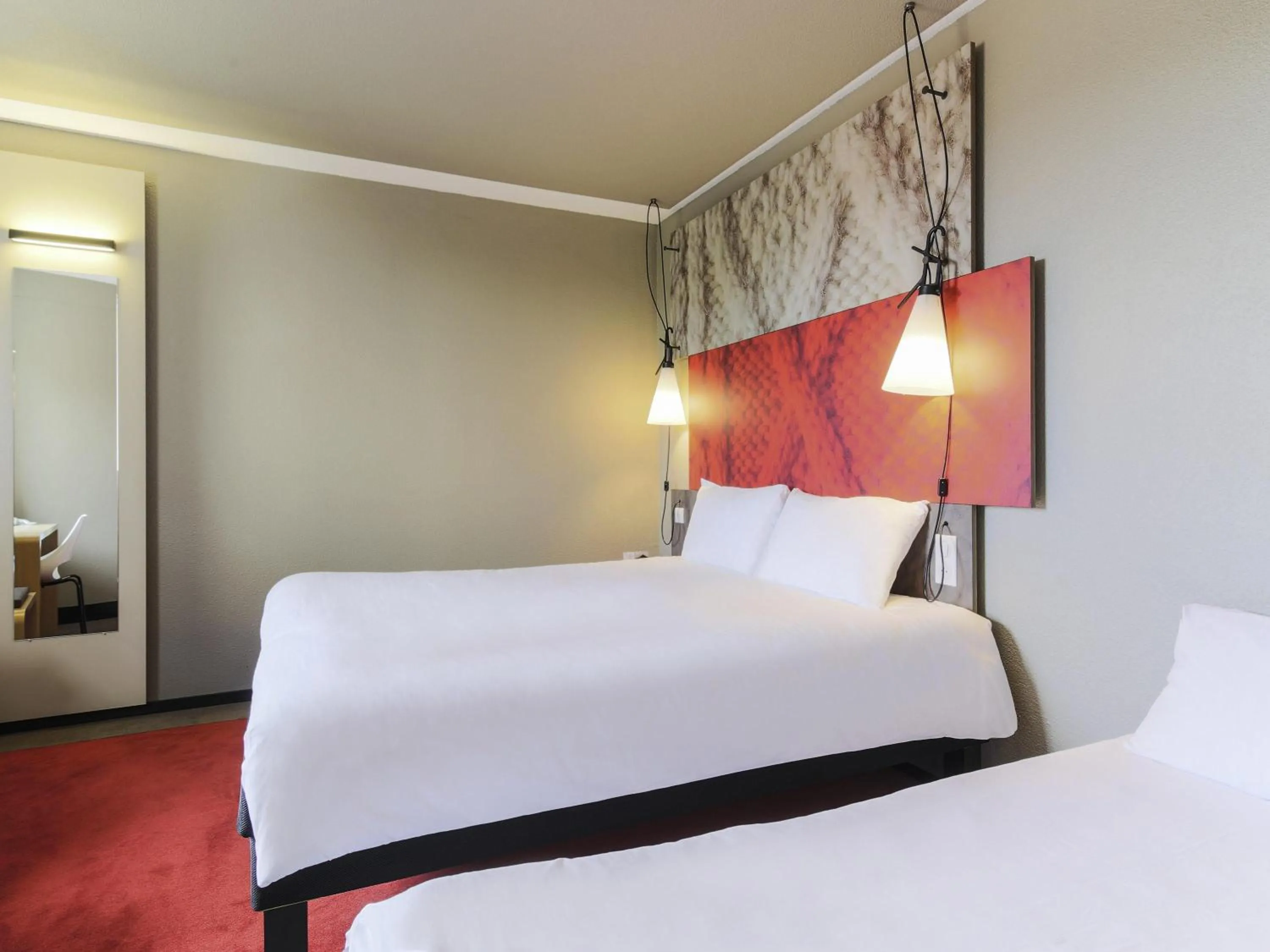 Bedroom, Bed in Ibis Albi