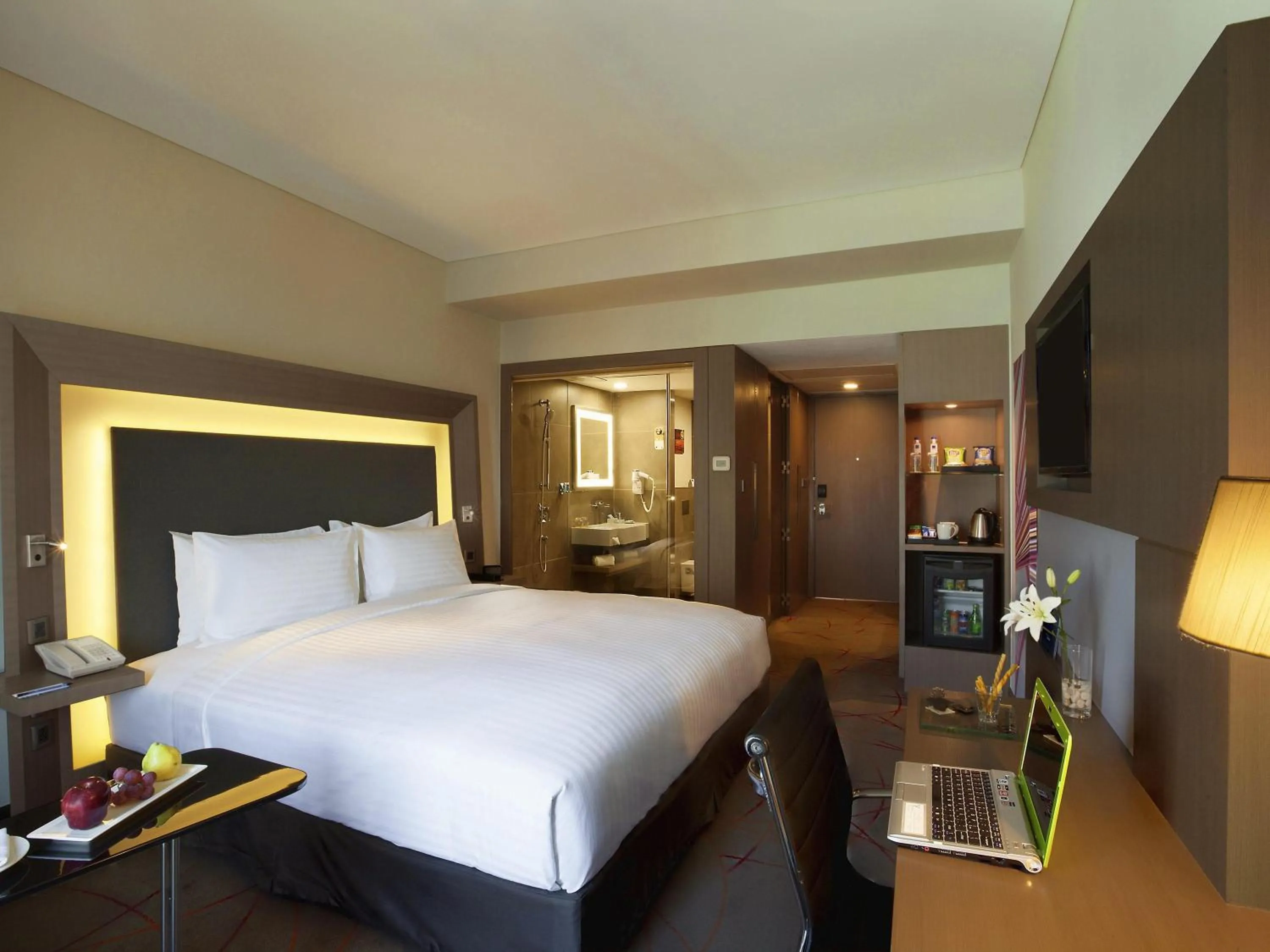 Bedroom, Bed in Novotel Chennai Sipcot