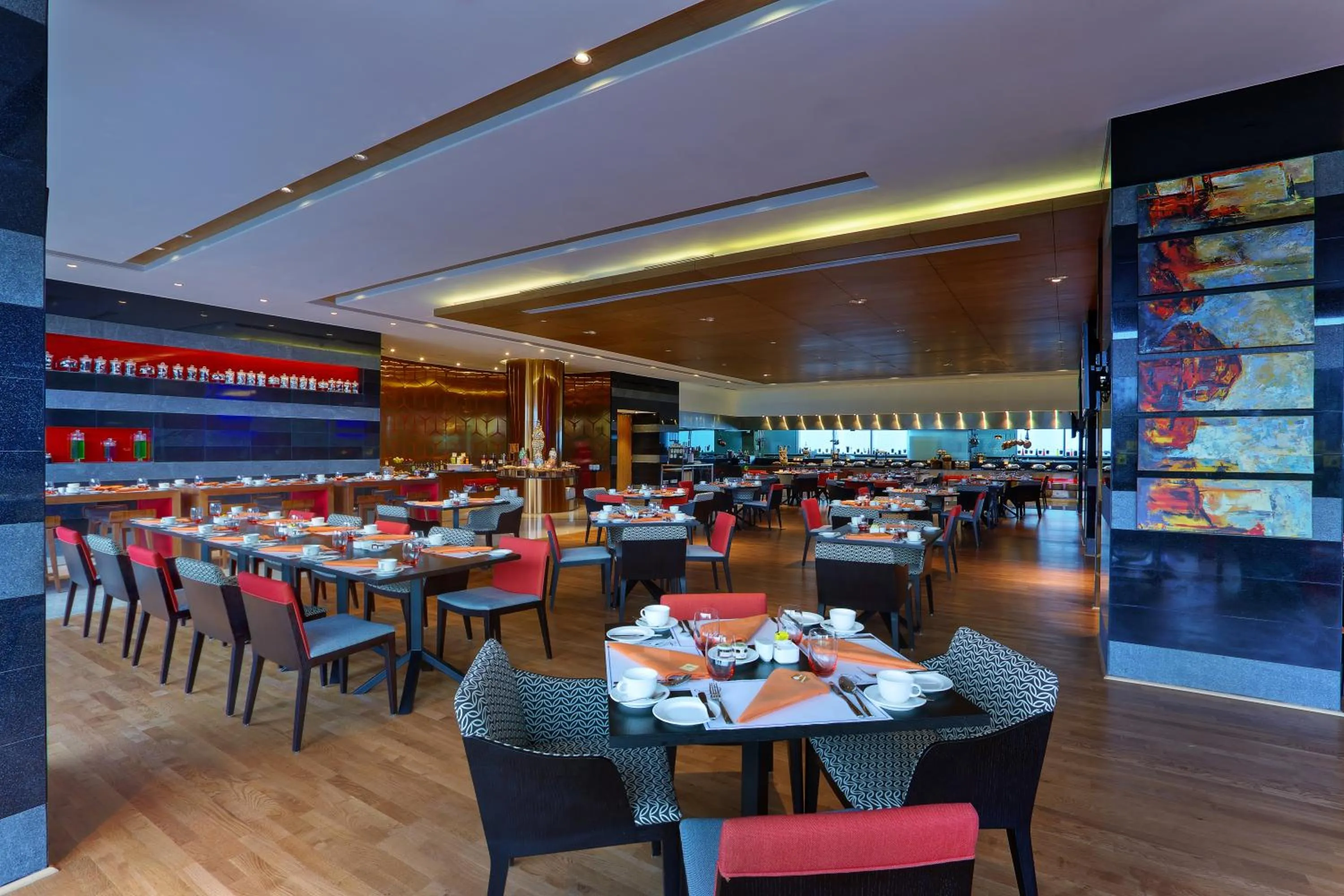 Restaurant/places to eat in Novotel Chennai Sipcot