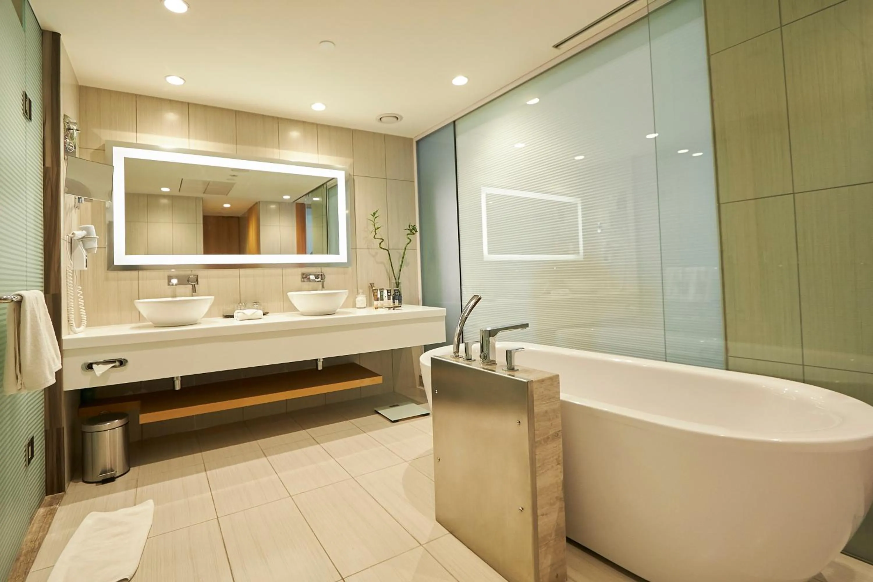 Shower in Novotel Chennai Sipcot