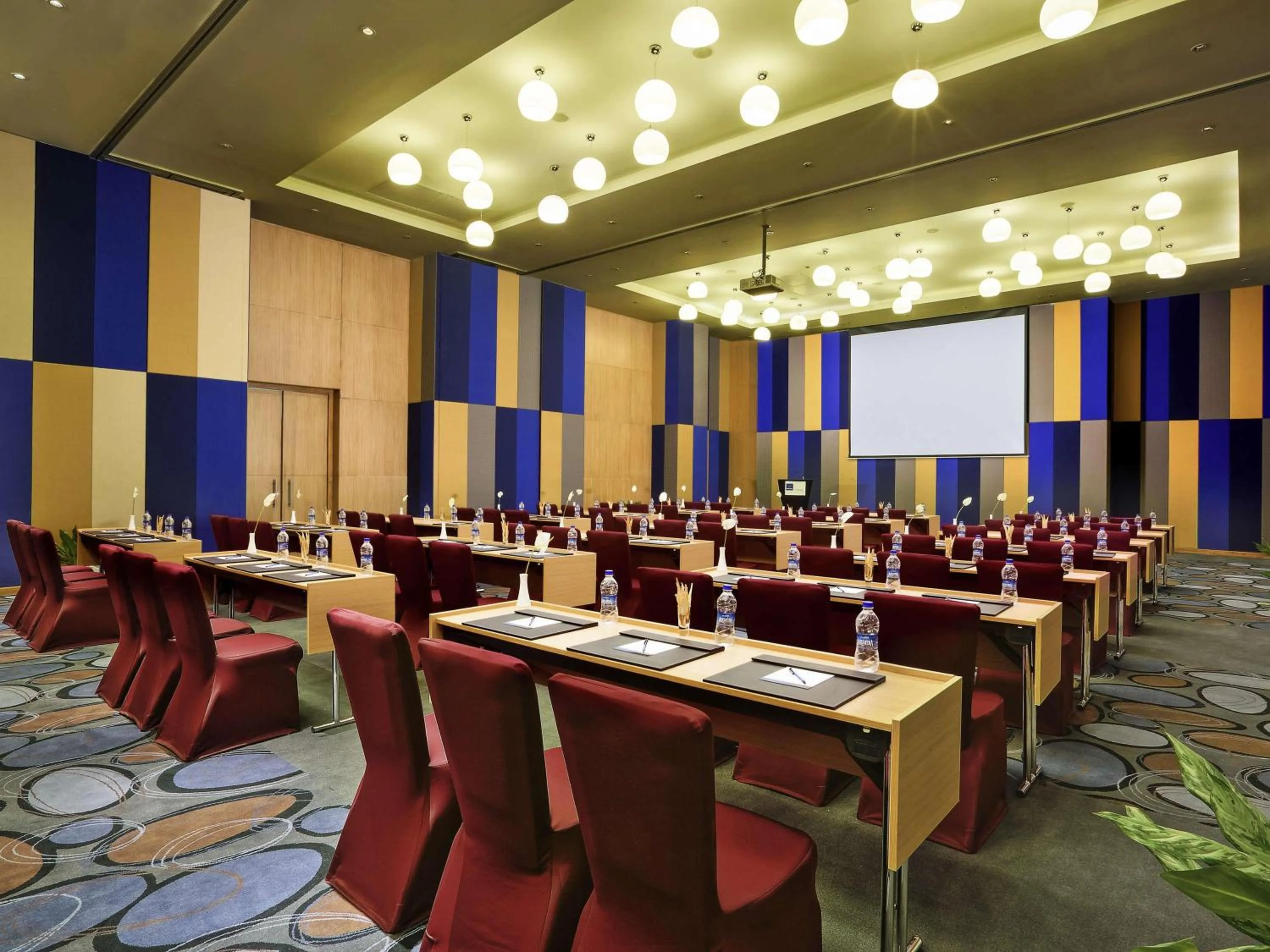 Meeting/conference room in Novotel Chennai Sipcot