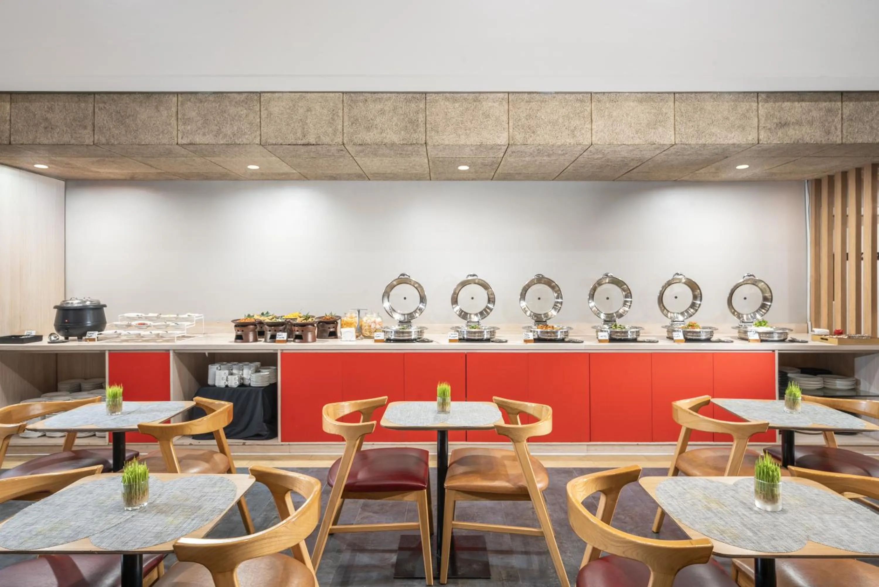 Restaurant/places to eat in Ibis Gading Serpong