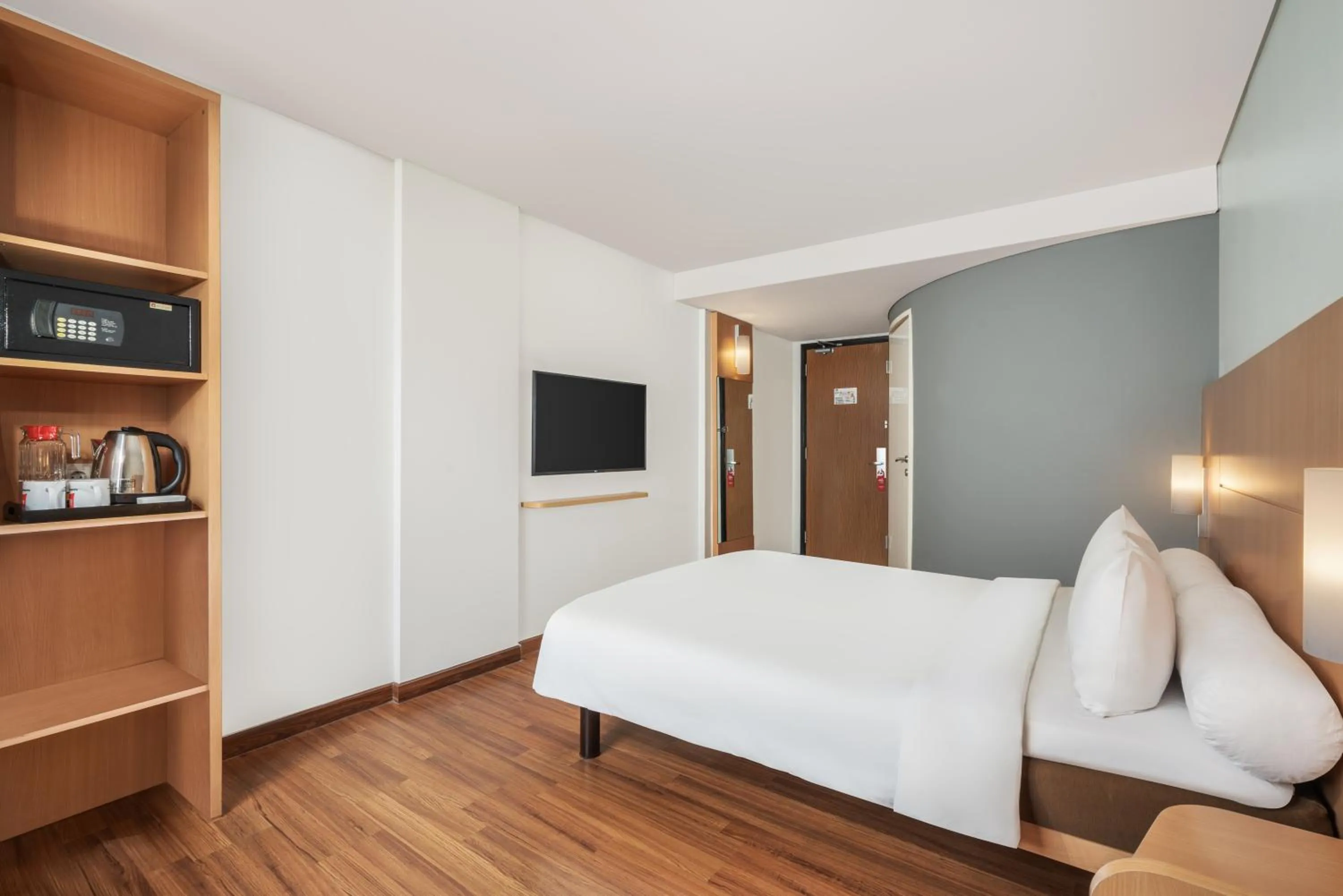 Bedroom, Bed in Ibis Gading Serpong