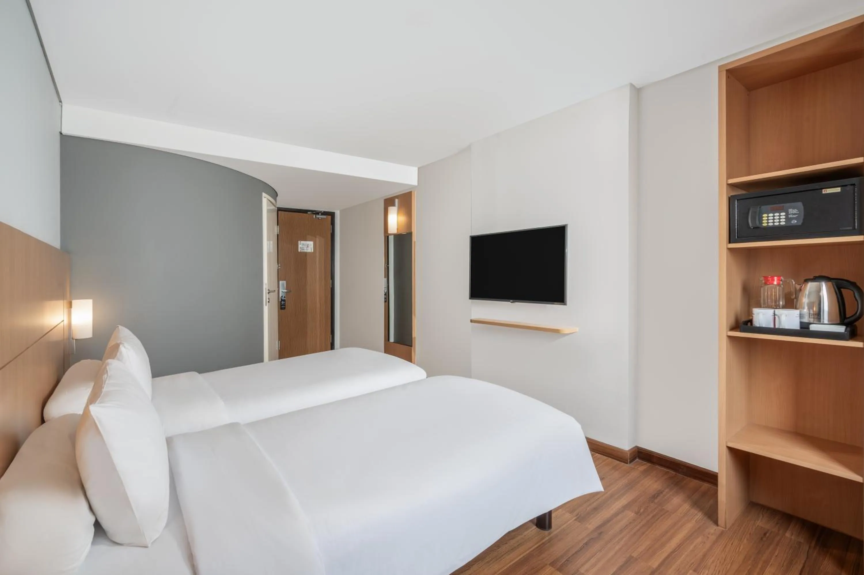 Bedroom, Bed in Ibis Gading Serpong
