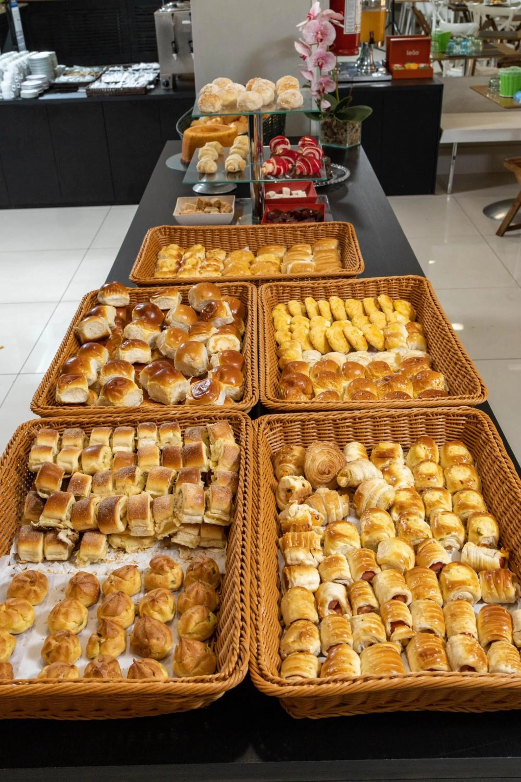 Breakfast in Nobile Inn Pampulha