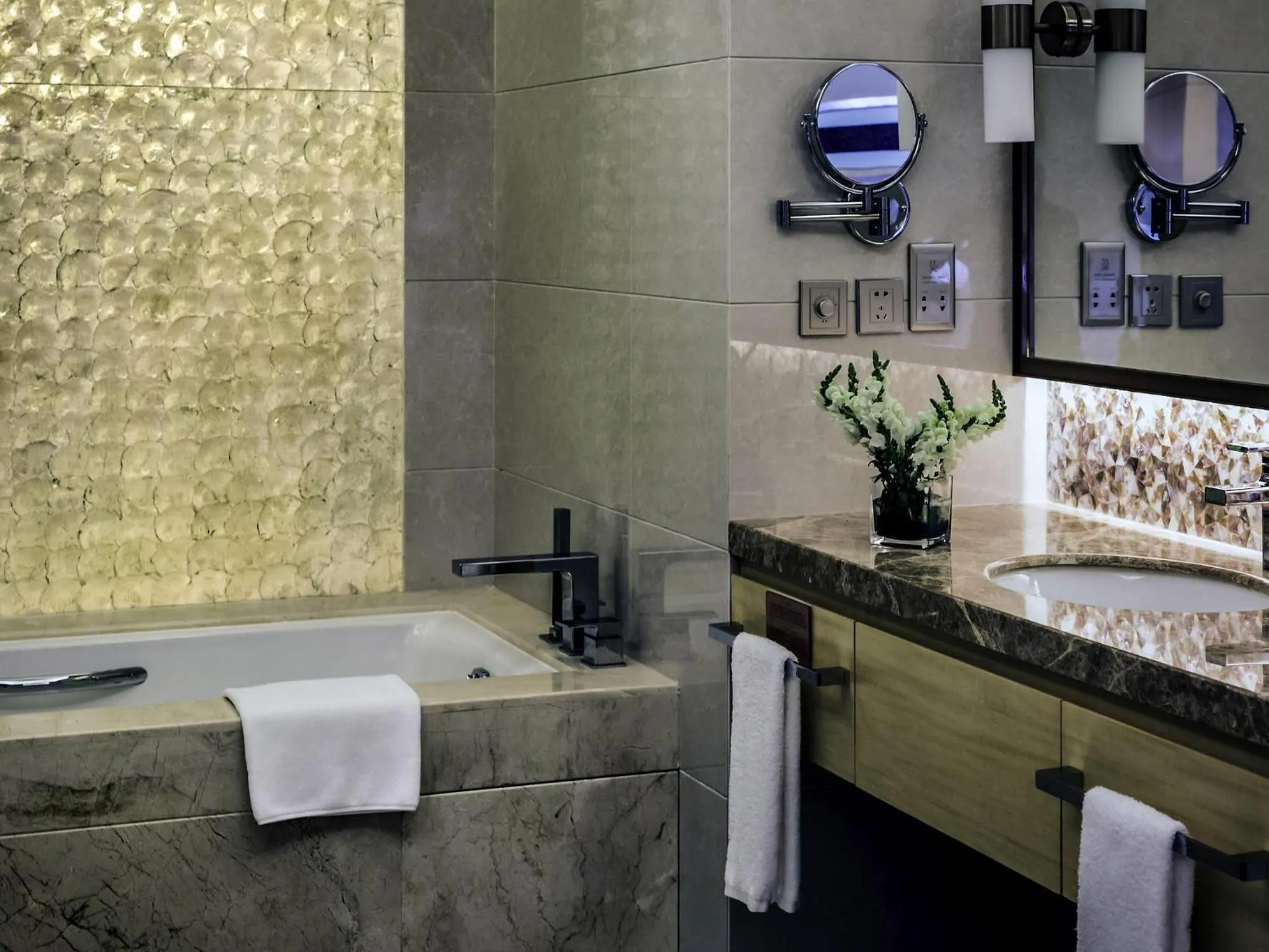 Bedroom in Pullman Changshu Leeman