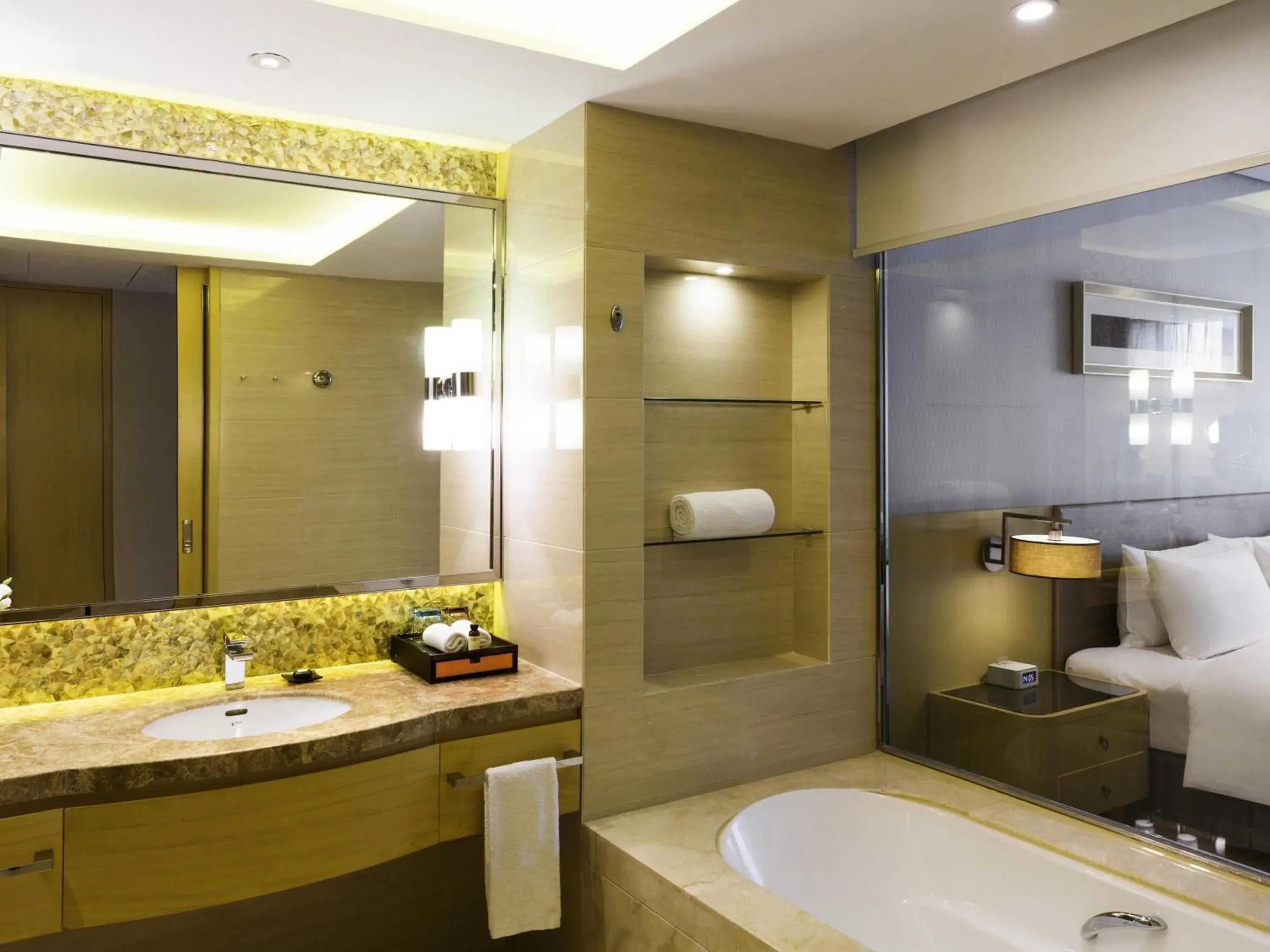 Deluxe Queen Room in Pullman Changshu Leeman Deluxe Queen Room in Pullman Changshu Leeman