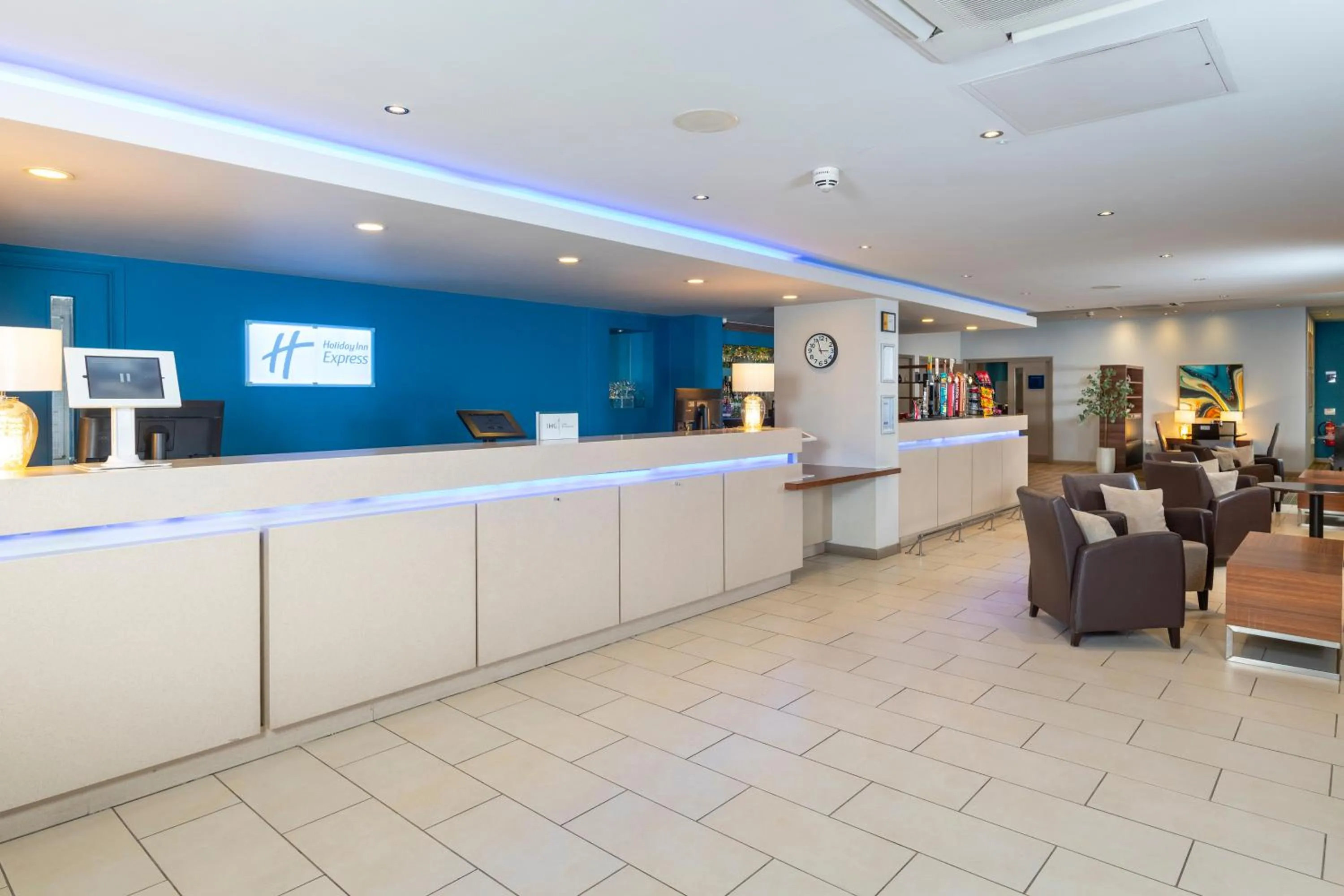 Lobby or reception in Holiday Inn Express Taunton East by IHG