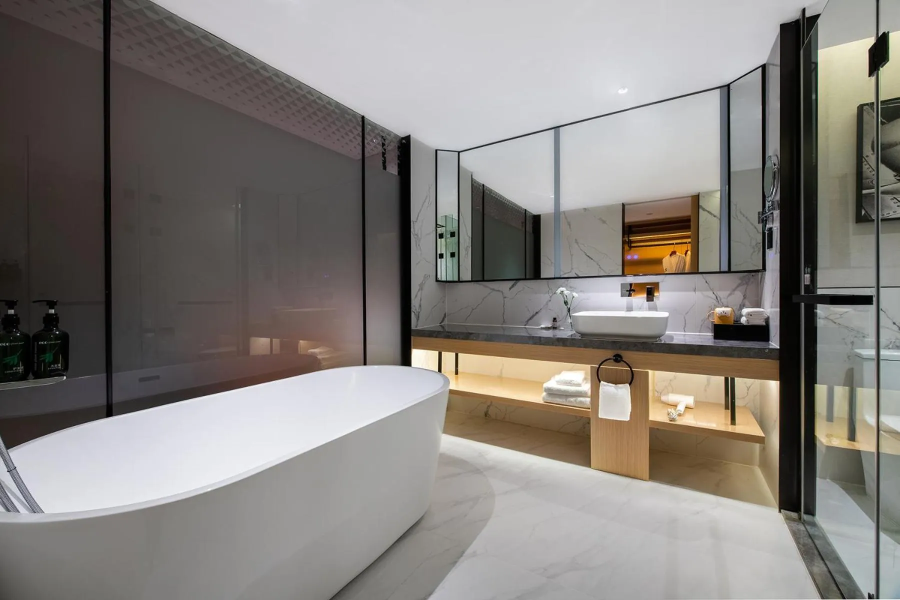 Hot Tub, Bathroom in Rezen Select Hotel Guangzhou Baiyun Airport