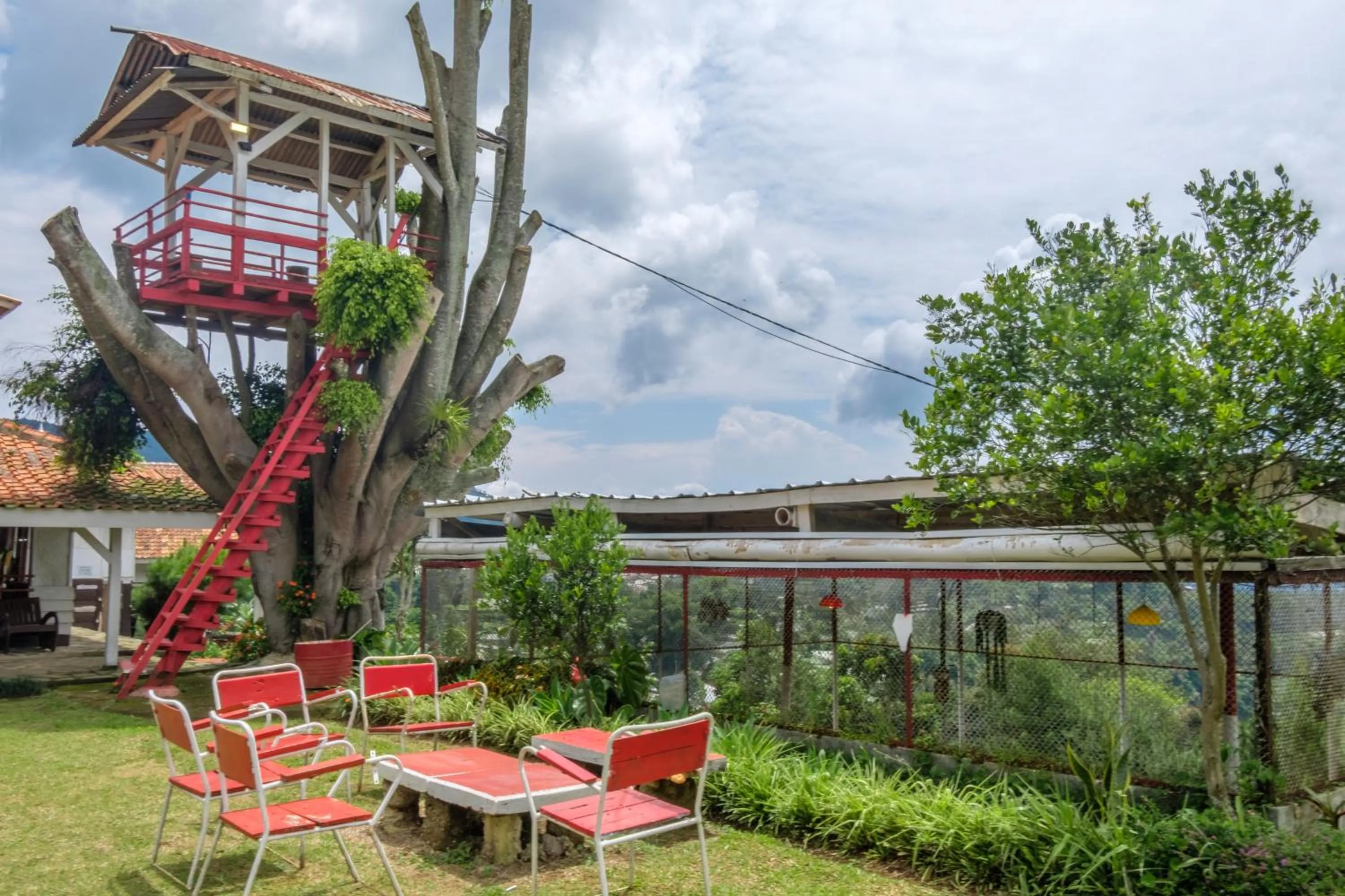 Hilltop Camp, Lembang