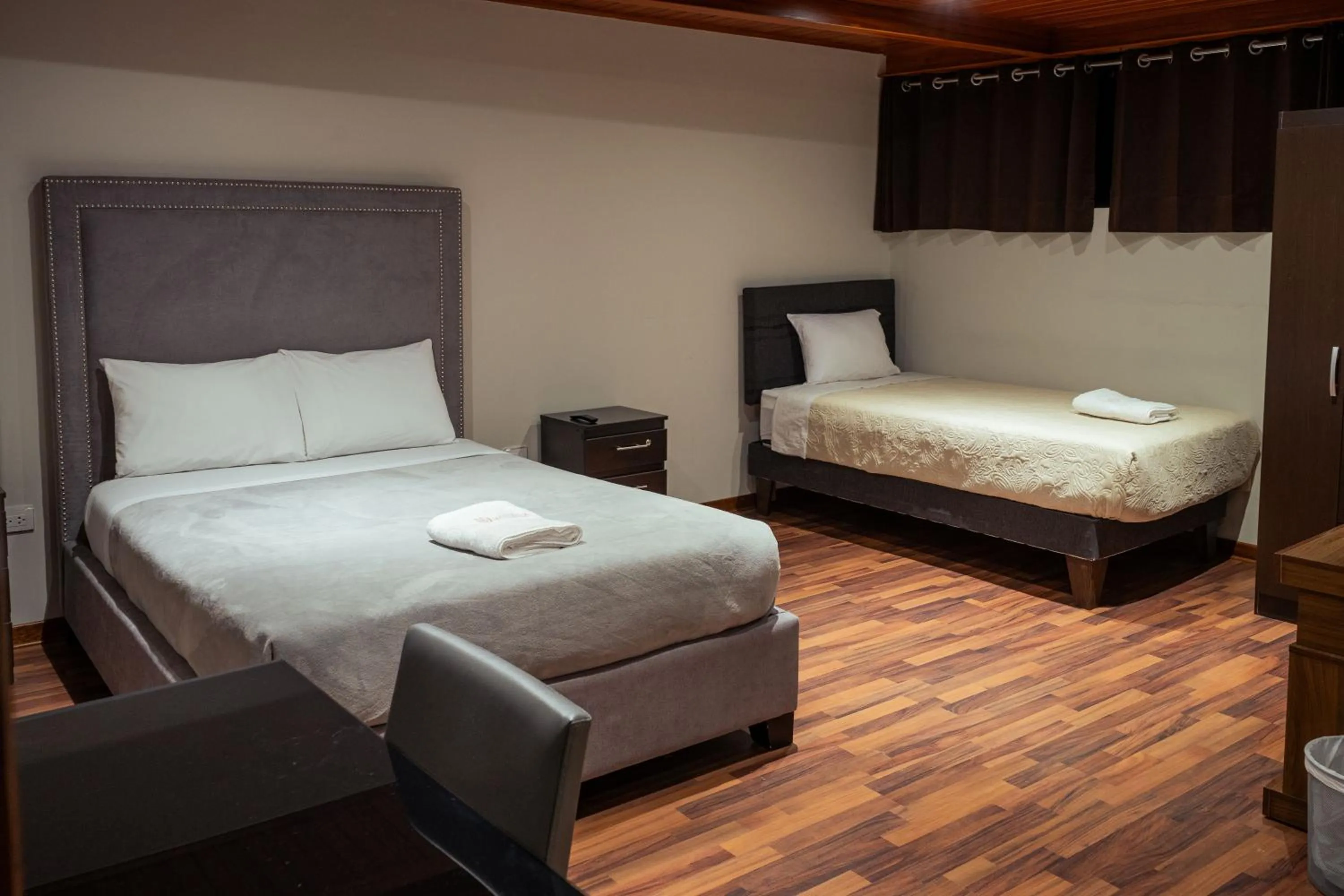 Photo of the whole room, Bed in Hotel California Urubamba