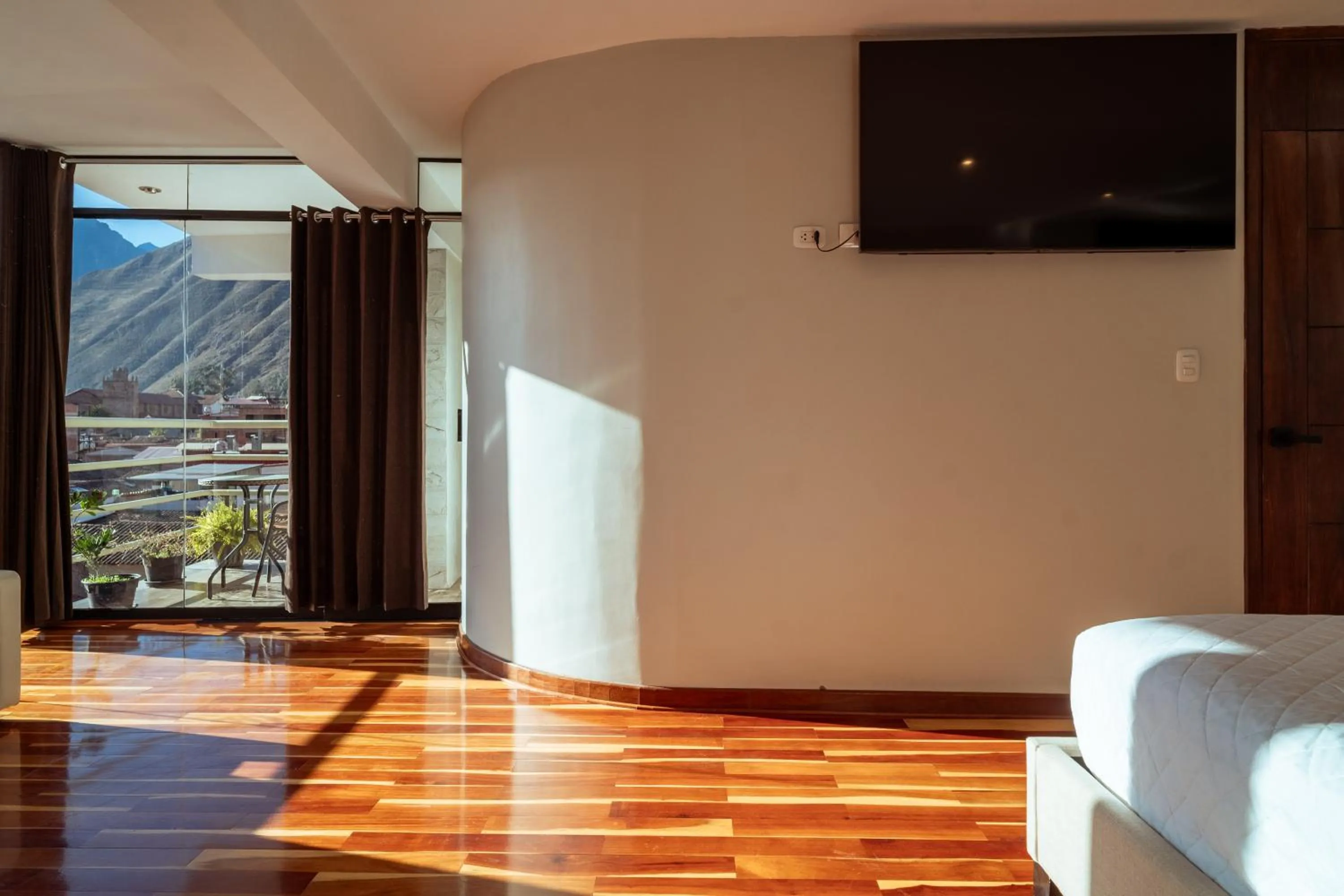 Mountain view in Hotel California Urubamba