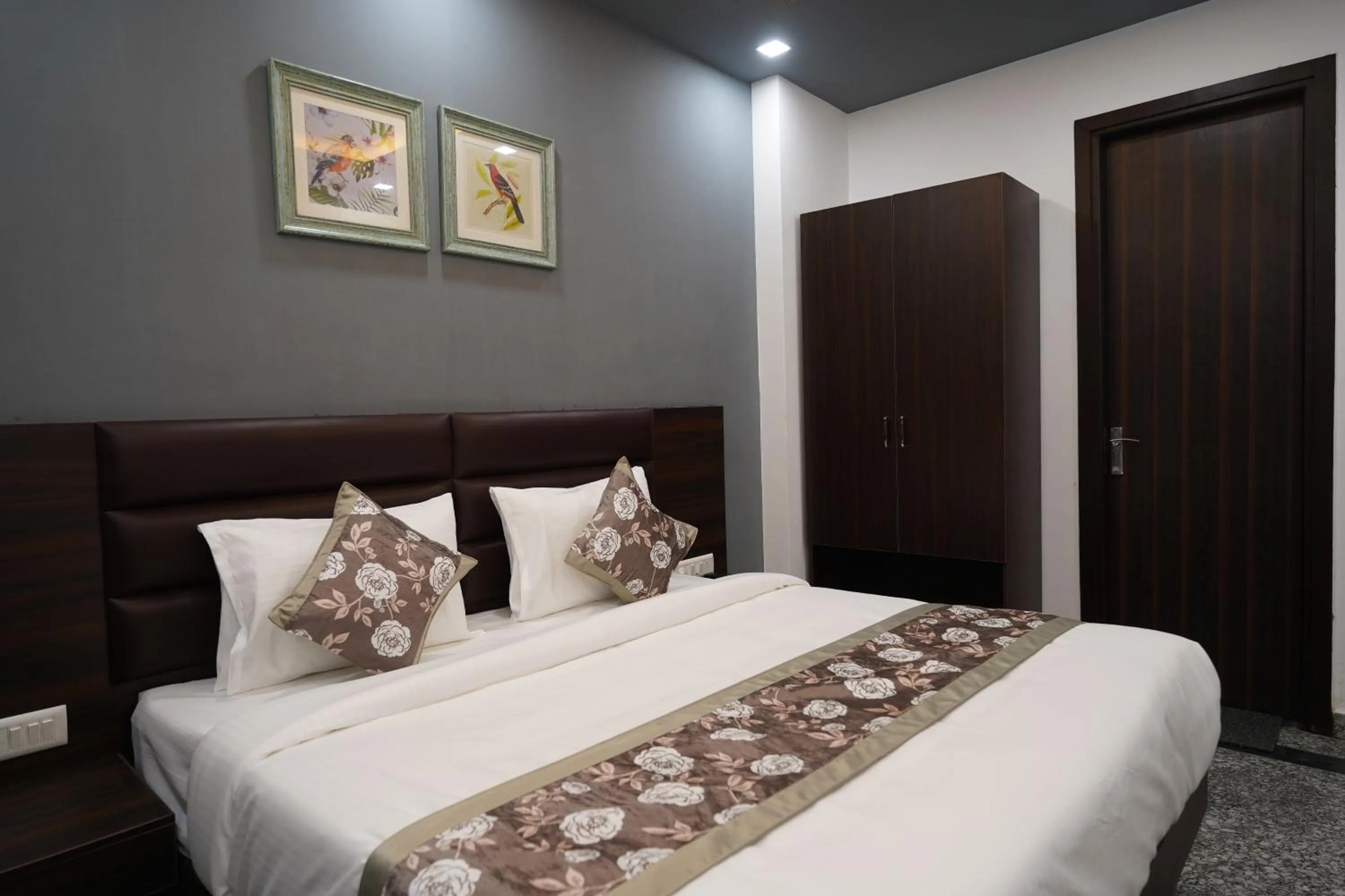 Bed in Posh Garden Inn Artemis Hospital Road Gurgaon