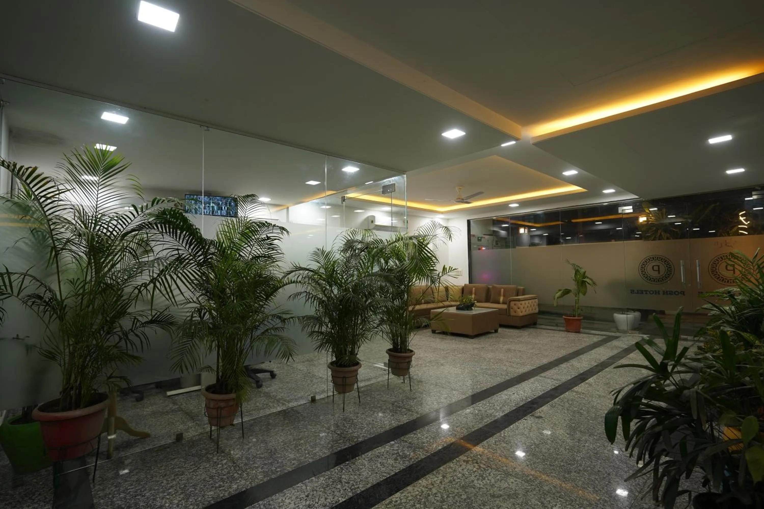 Lobby or reception in Posh Garden Inn Artemis Hospital Road Gurgaon