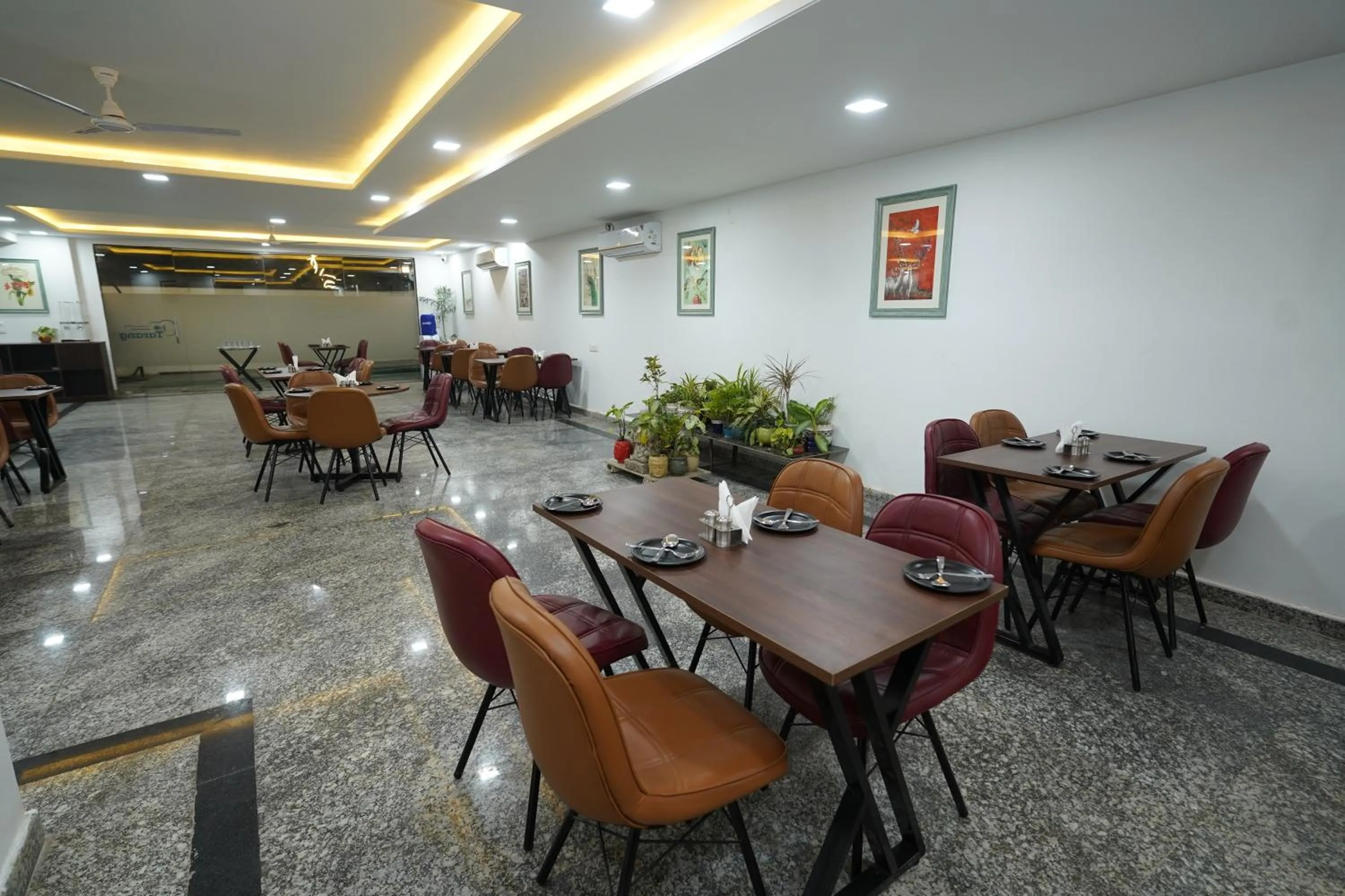 Restaurant/places to eat in Posh Garden Inn Artemis Hospital Road Gurgaon