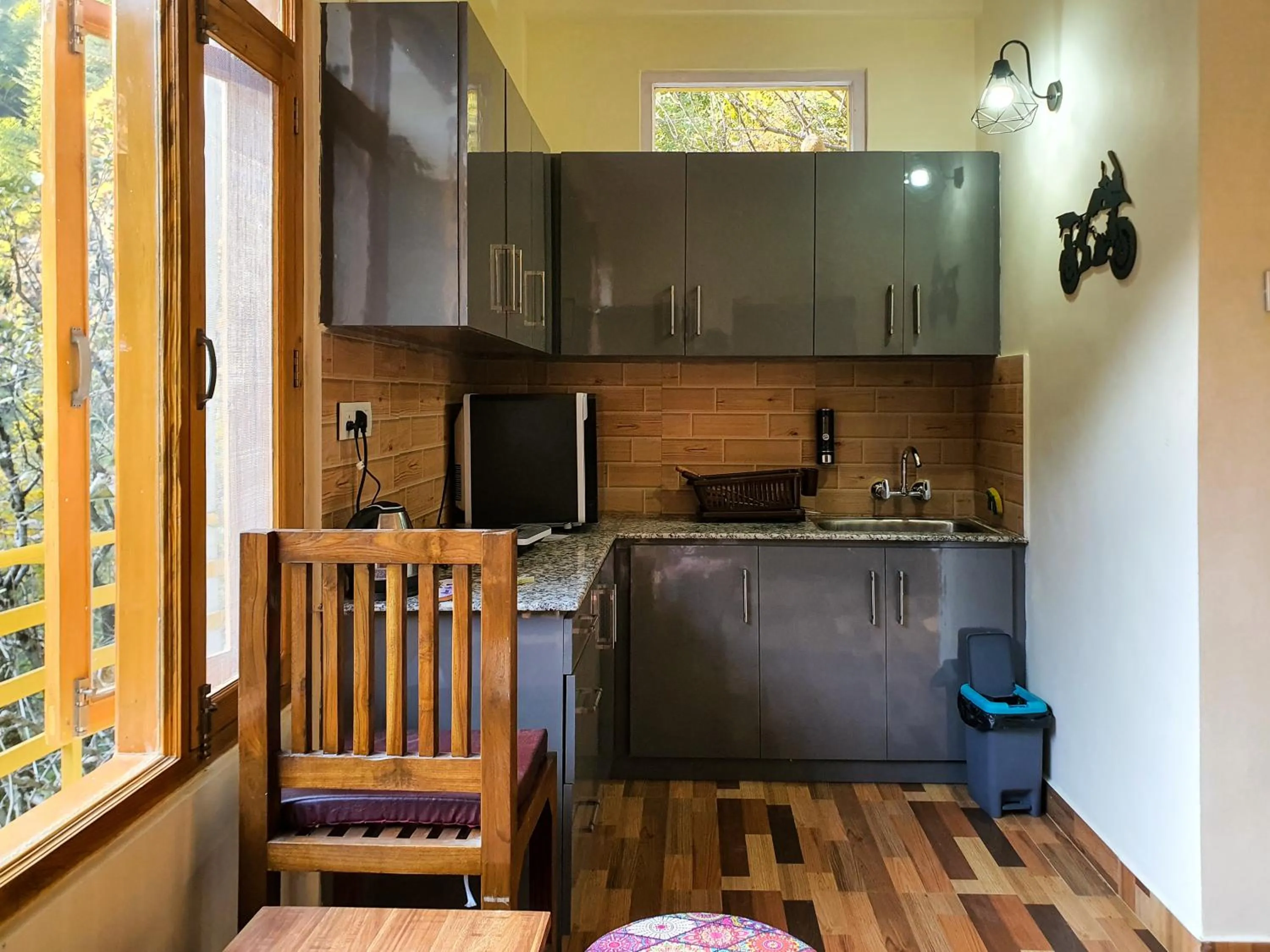 Alooma Cafe and Homestay