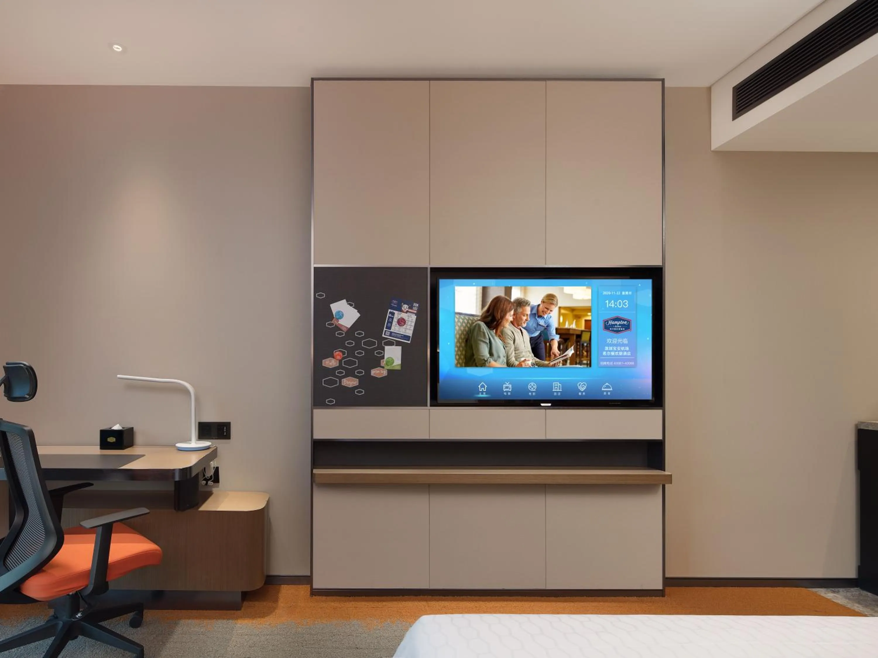 TV and multimedia in Hampton by Hilton Shenzhen Bao'an Airport