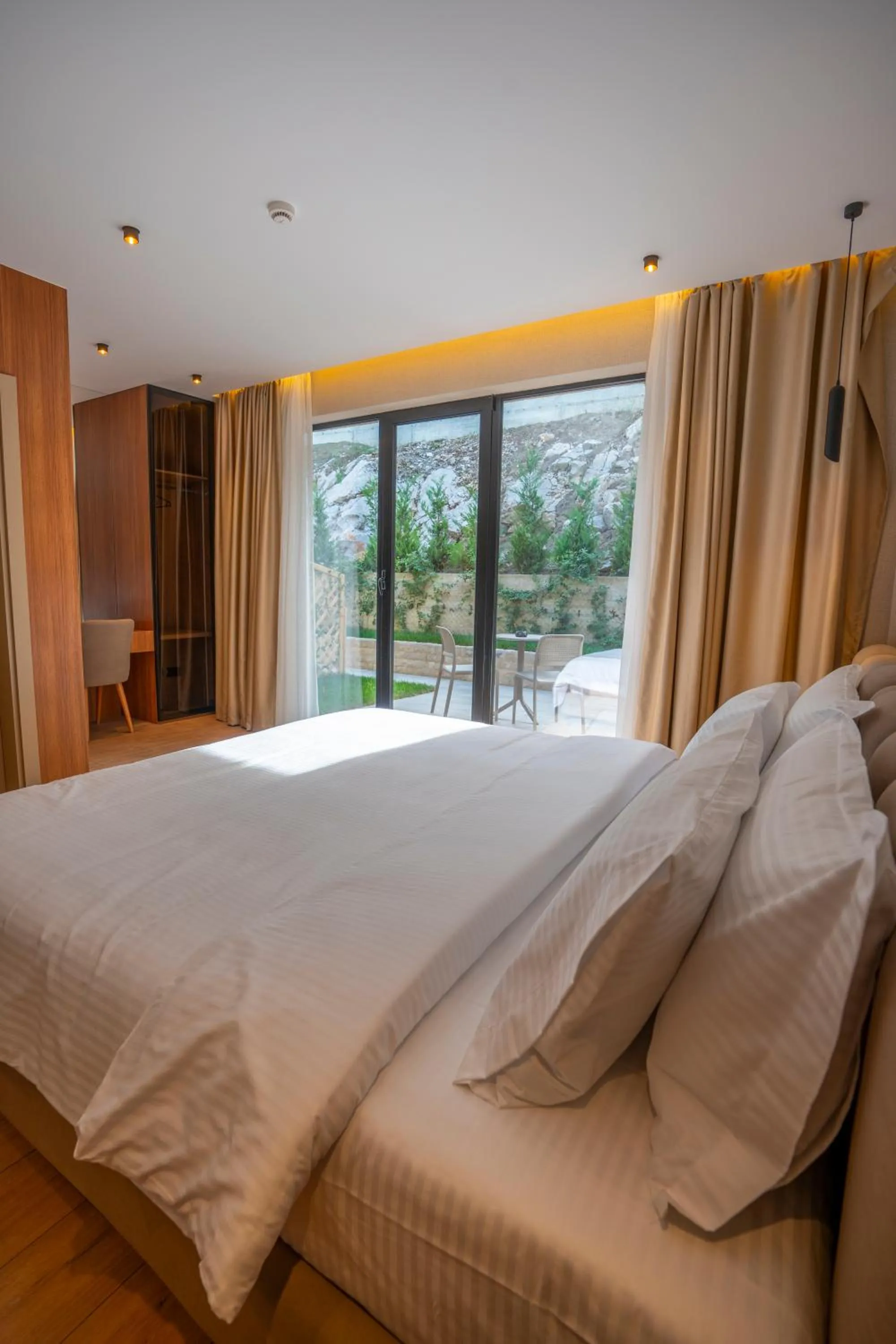 Property building, Bed in Duomo Resort